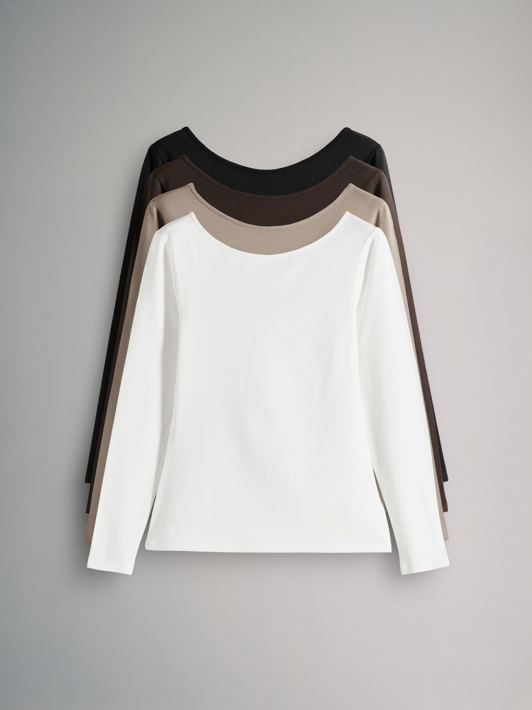 4 Pack Scoop Back Long Sleeved T-Shirts (E25138) | £24