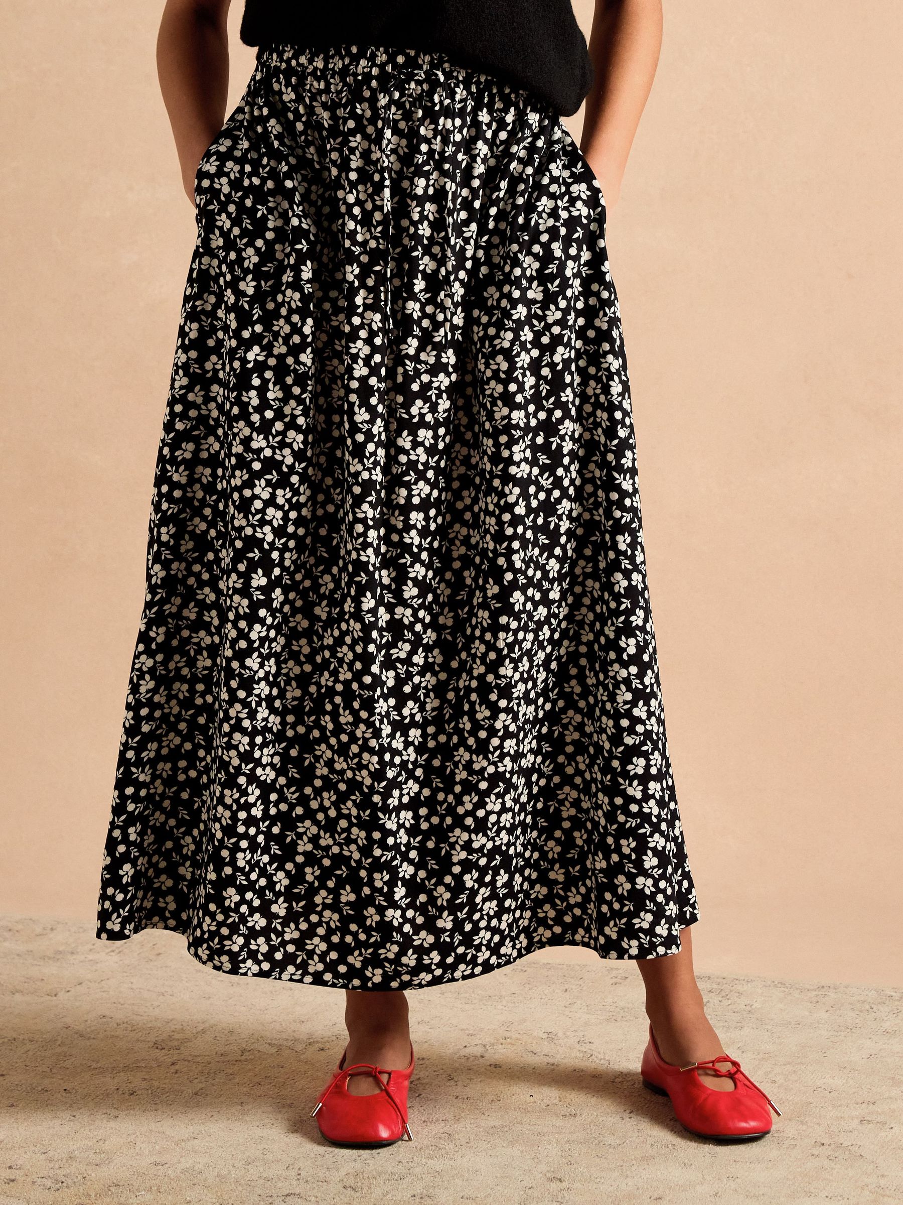 Adele Black Midi Skirt (E28022) | £39