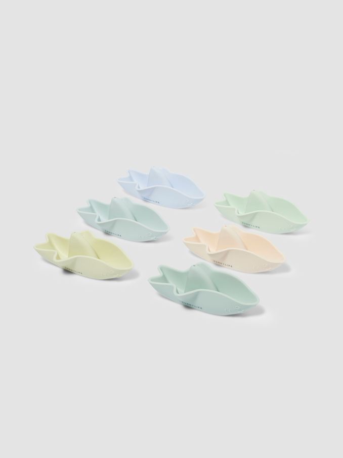 Sunnylife Apple Sorbet Shark Boat Splash Toys (E29834) | £10