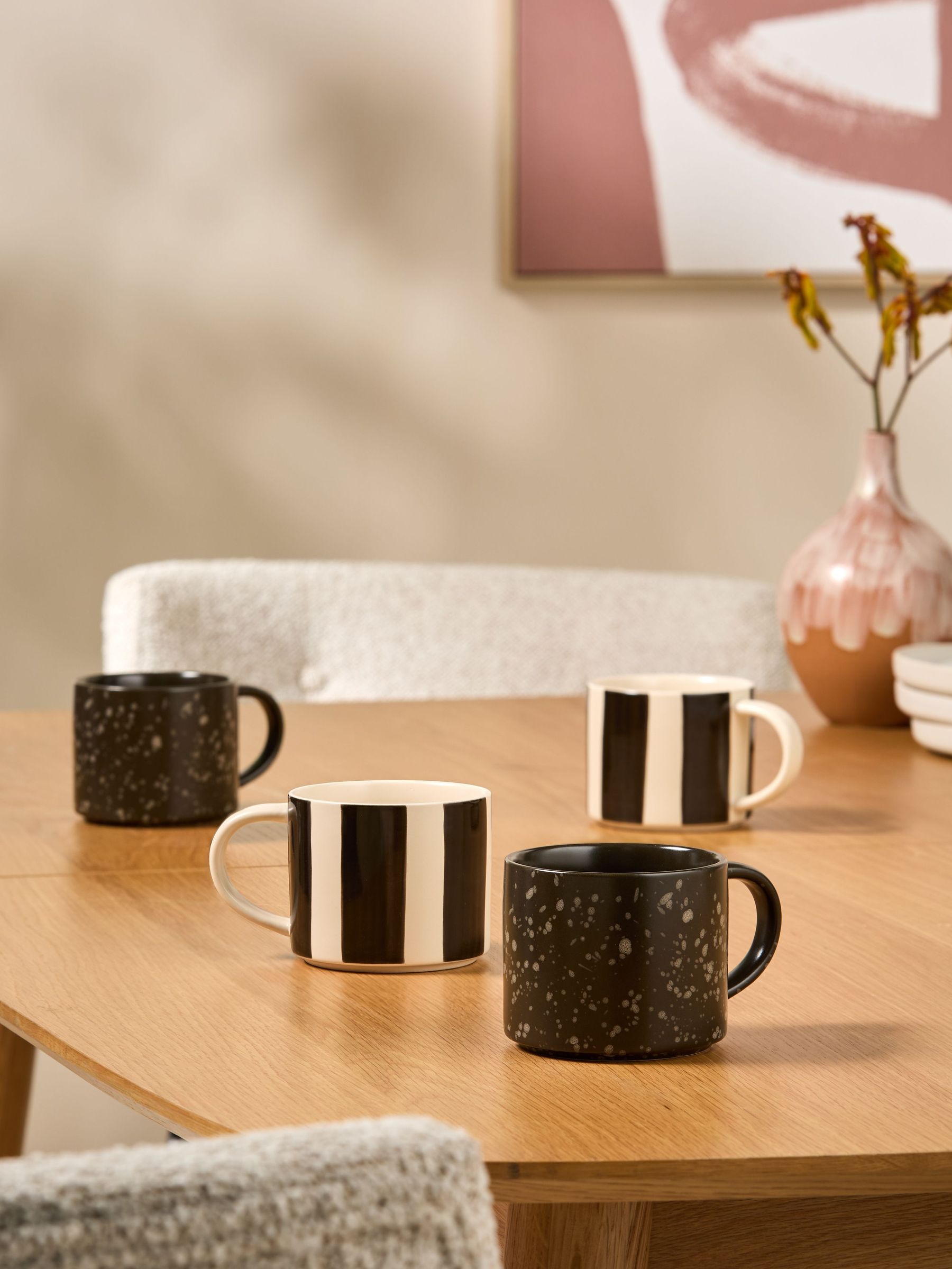 Set of 4 Jovi Hand Painted Stacking Mugs in Black/White (E66782) | £34