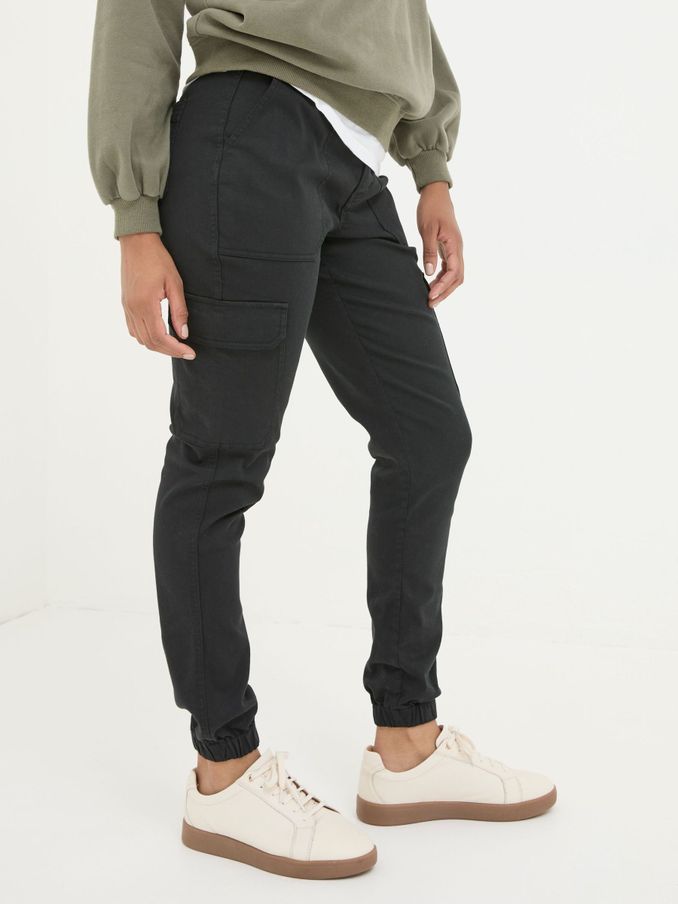 Hythe Black Cargo Trousers (E70633) | £32