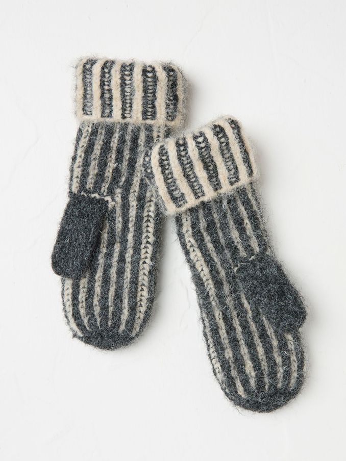 Grey Plaited Mittens (E82350) | £14