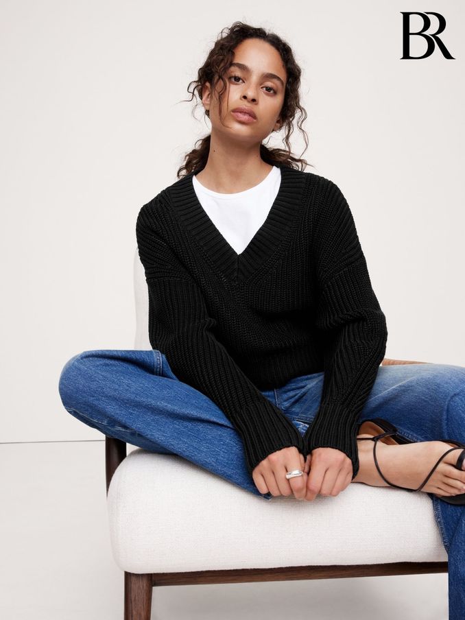 Banana Republic Black Oversized Cropped V-Neck Cotton Jumper (E87550) | £57