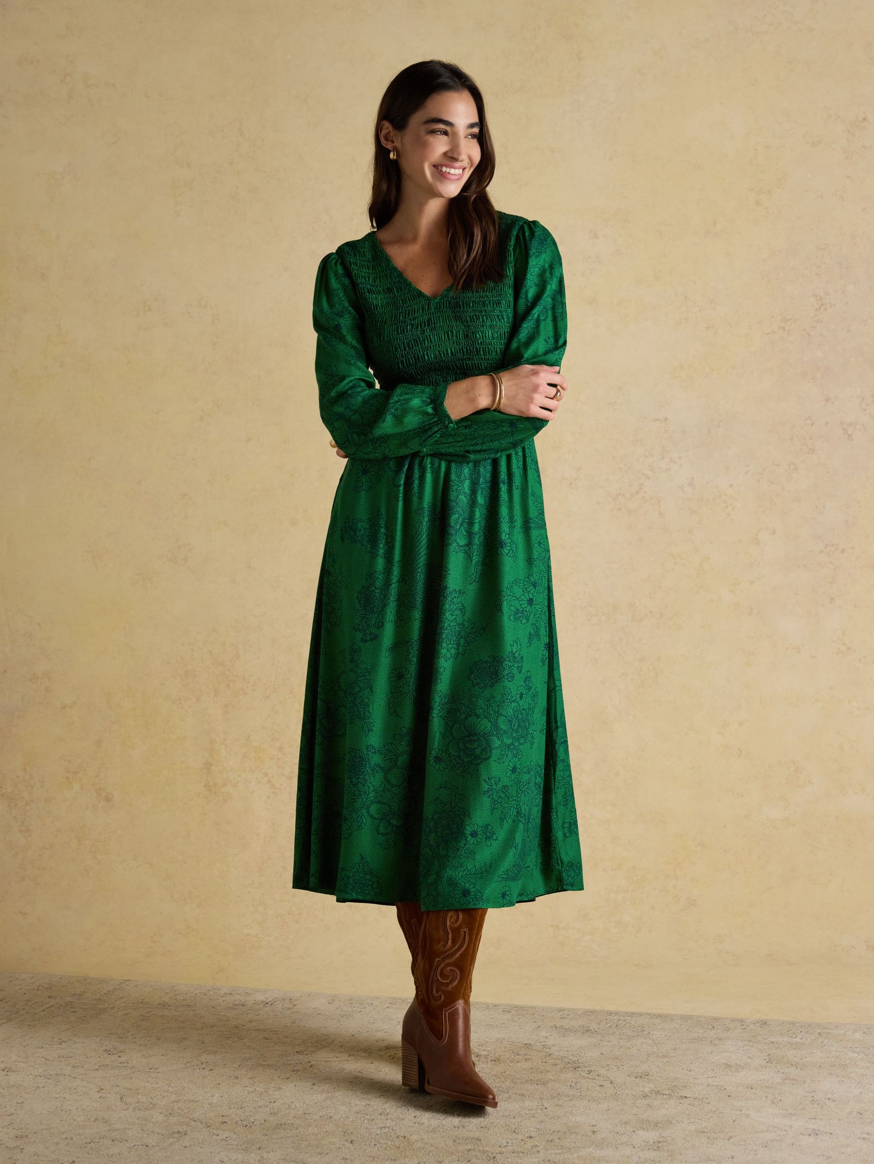 Lilliana Green Shirred V-Neck Long Sleeve Midi Print Dress