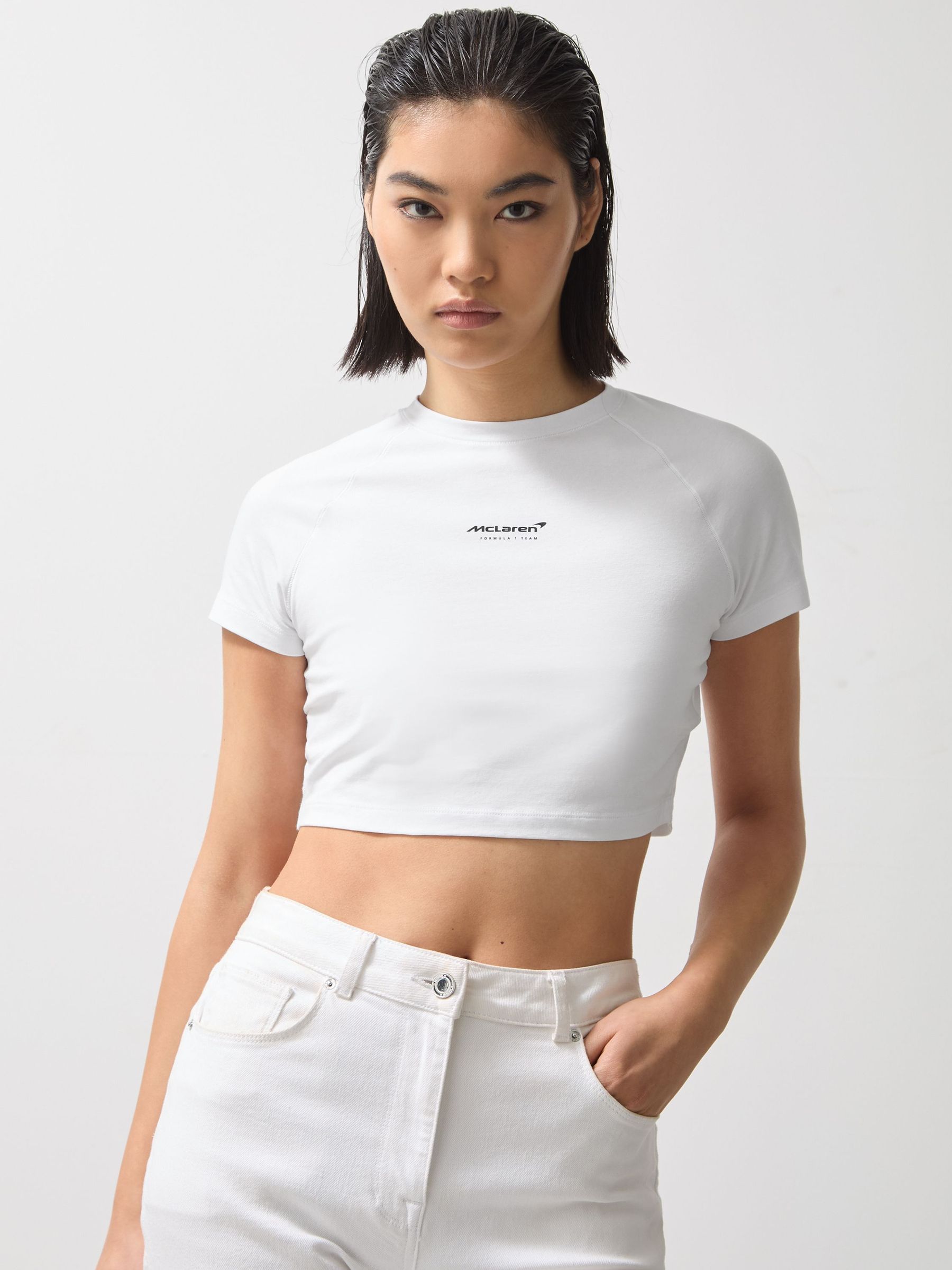 McLaren F1 Team Cropped Logo T-Shirt in White (F18200) | £38