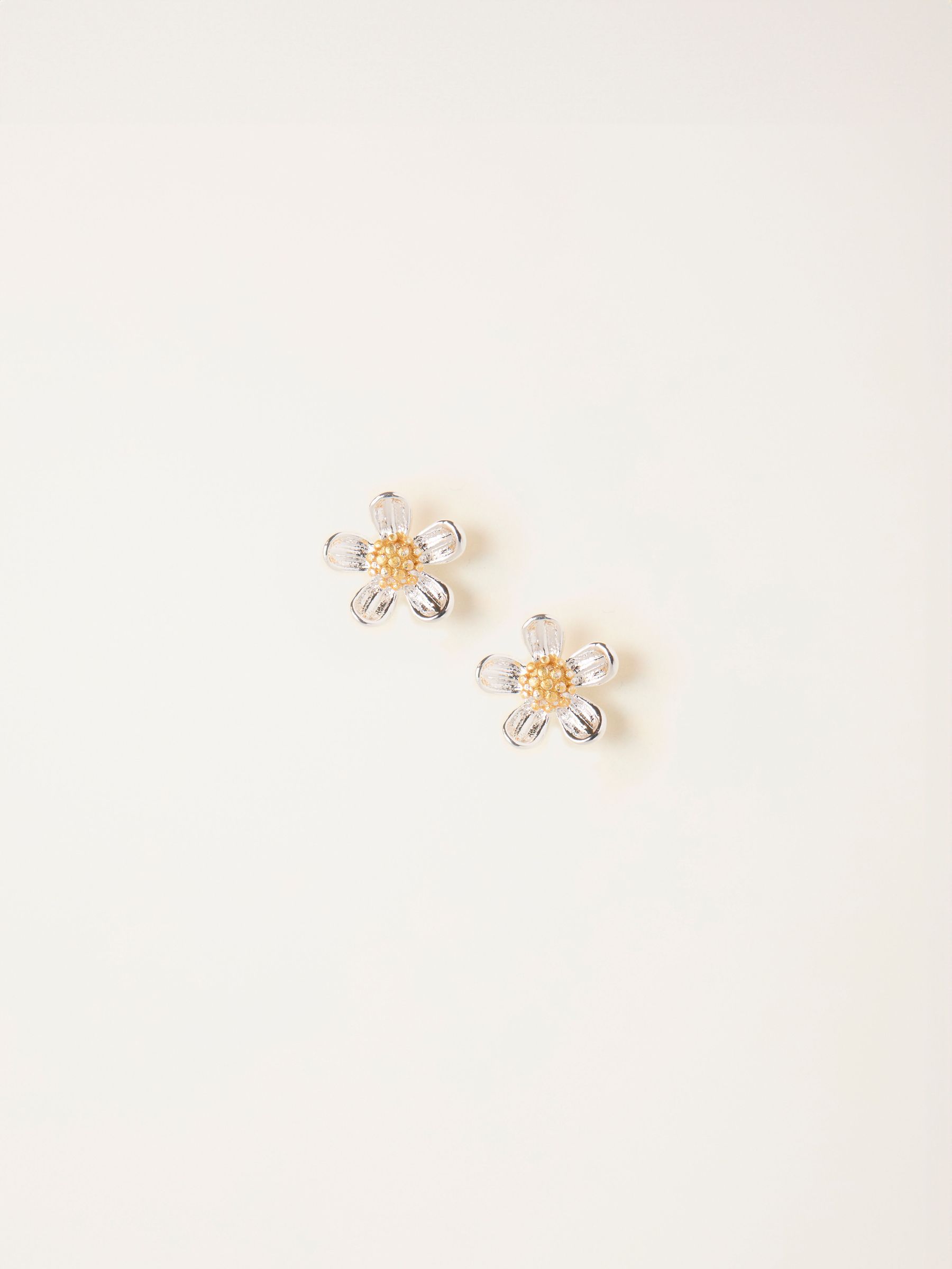Silver Tone Daisy Stud Earrings (F19053) | £8.50