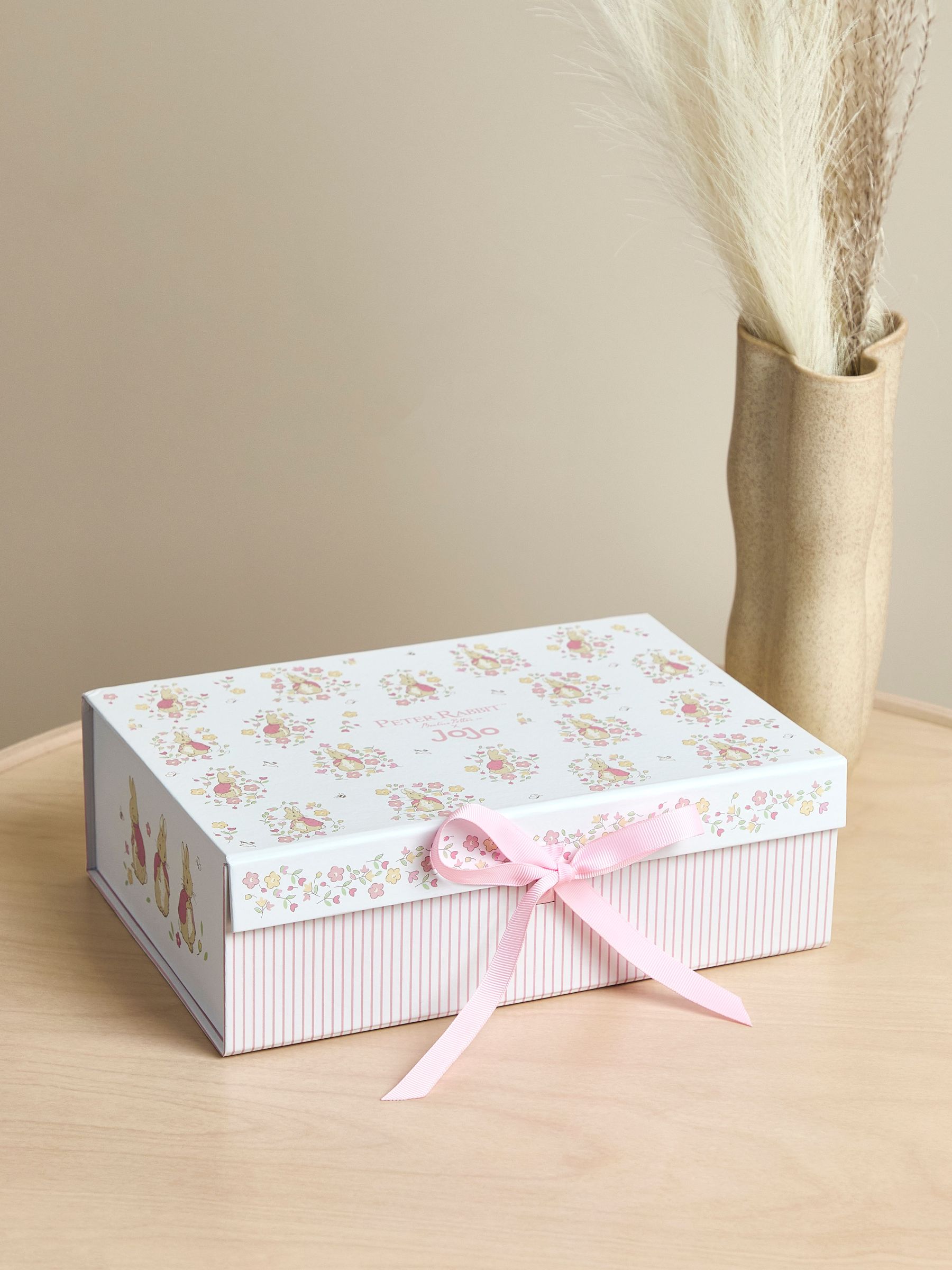 Medium Flopsy Bunny Gift Box (F20239) | £3.50