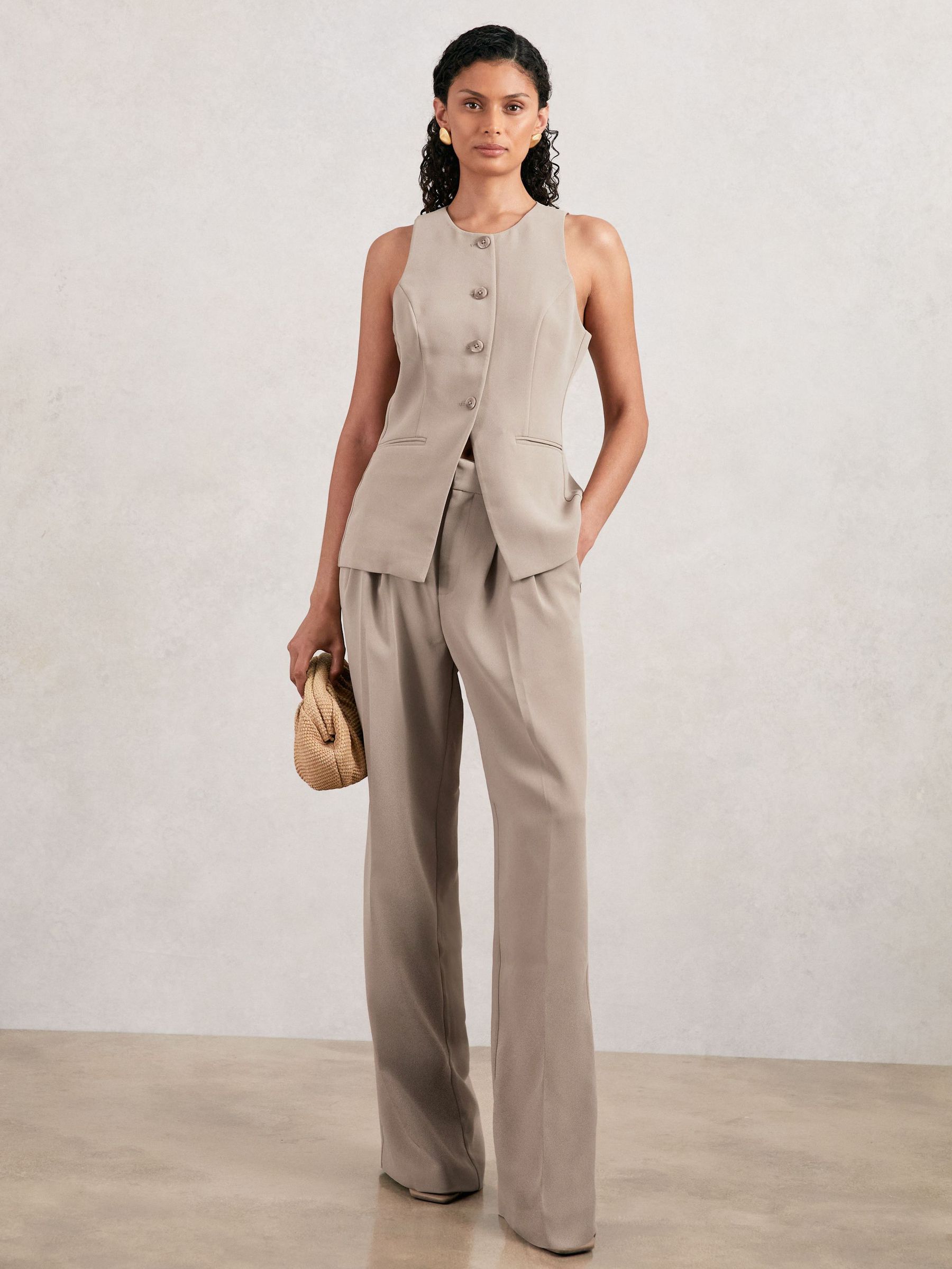 Good American Tailored Trousers in Beige (F47000) | £118