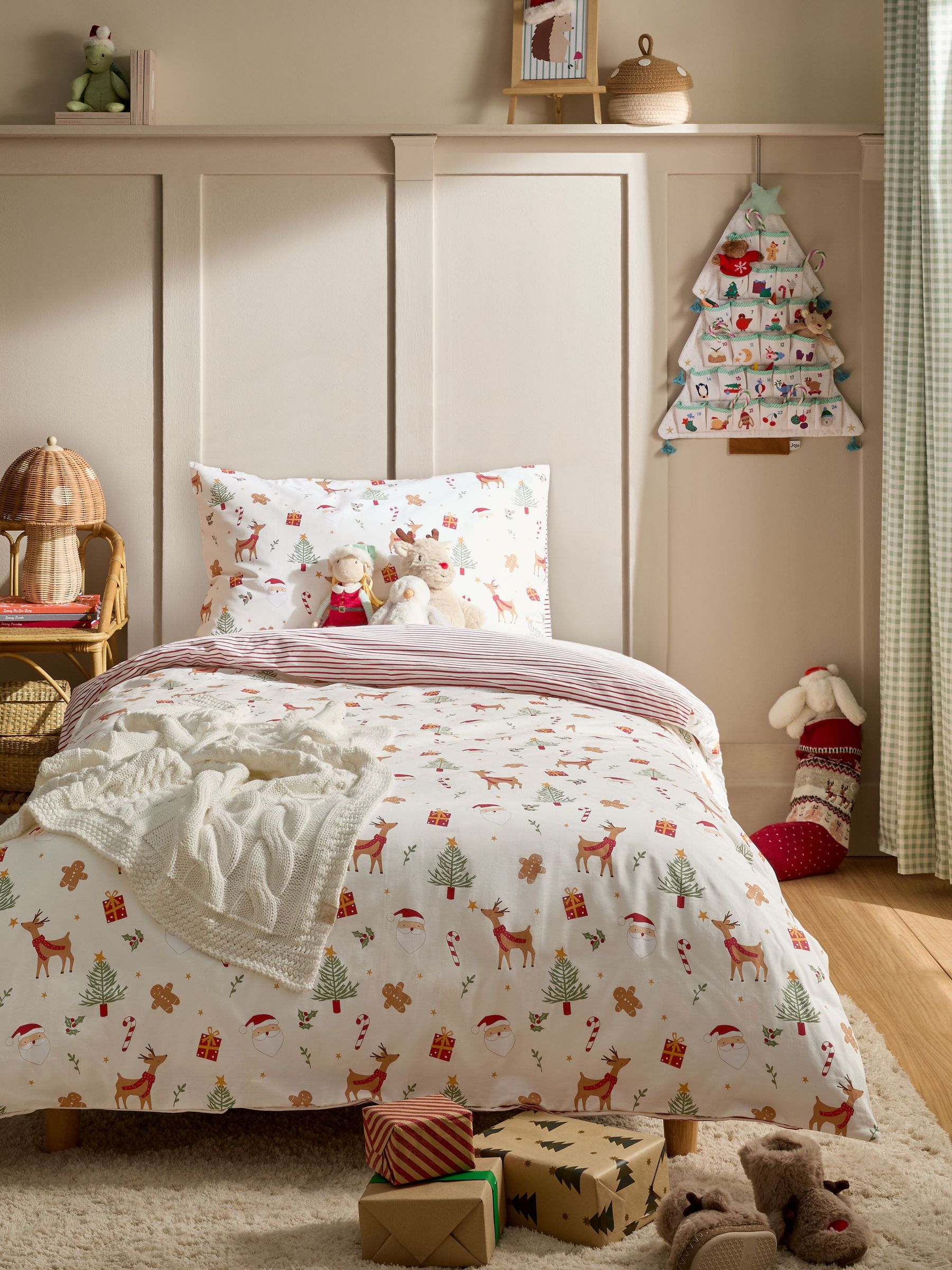 Father Christmas and Friends 100% Cotton Duvet Cover and Pillowcase Set (F56937) | £20 - £35