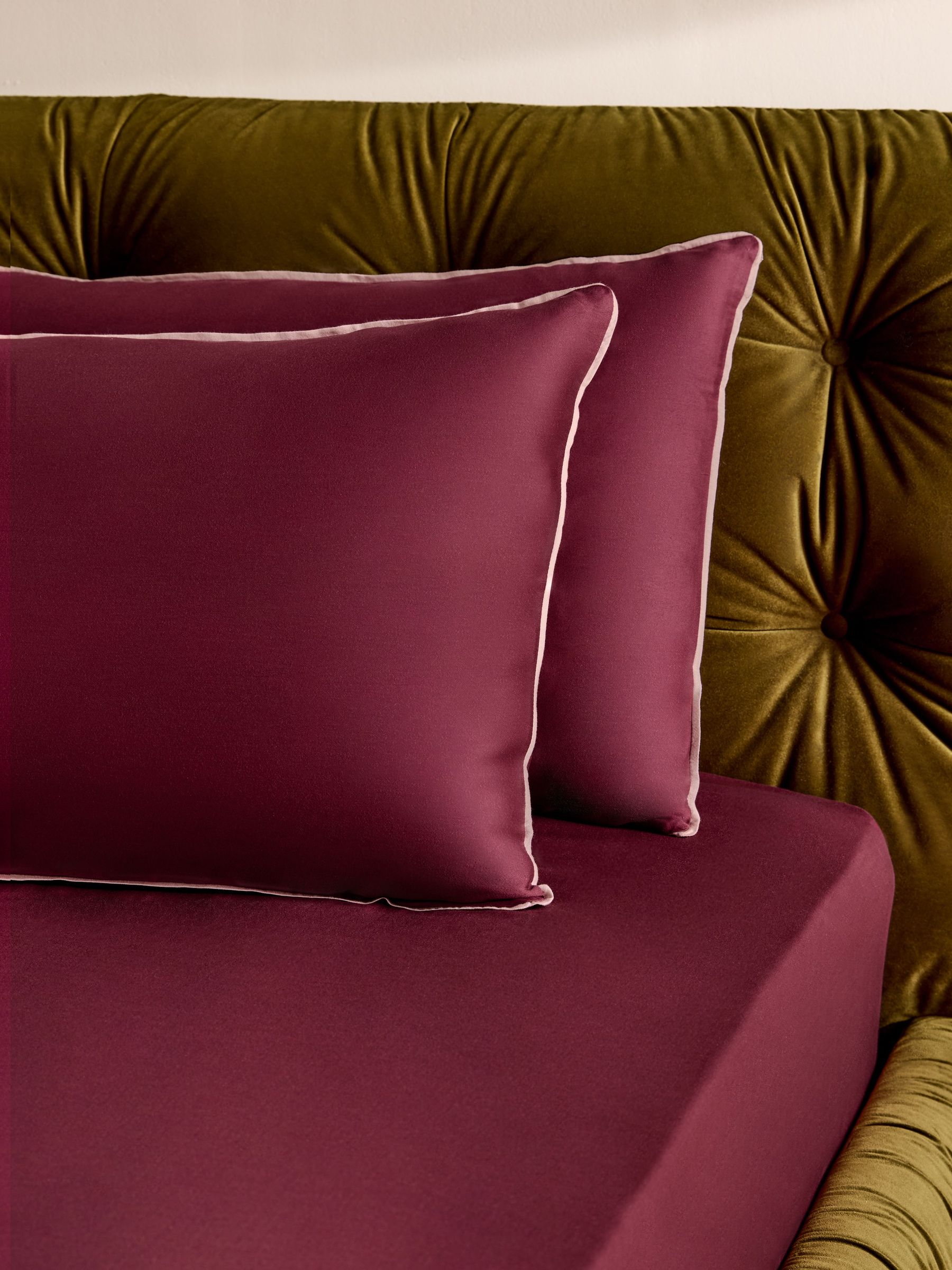 Set Of 2 Contrast Piped 200 Thread Count Cotton Sateen Pillowcases