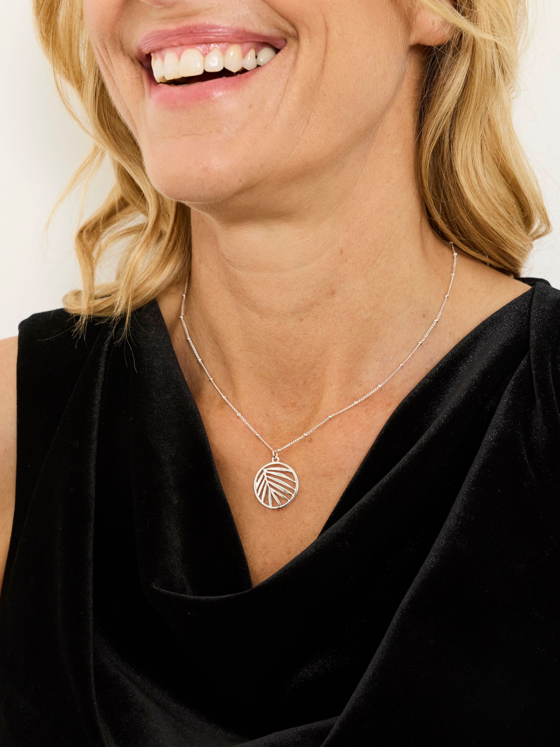 Silver Tone - Leaf Circle Necklace