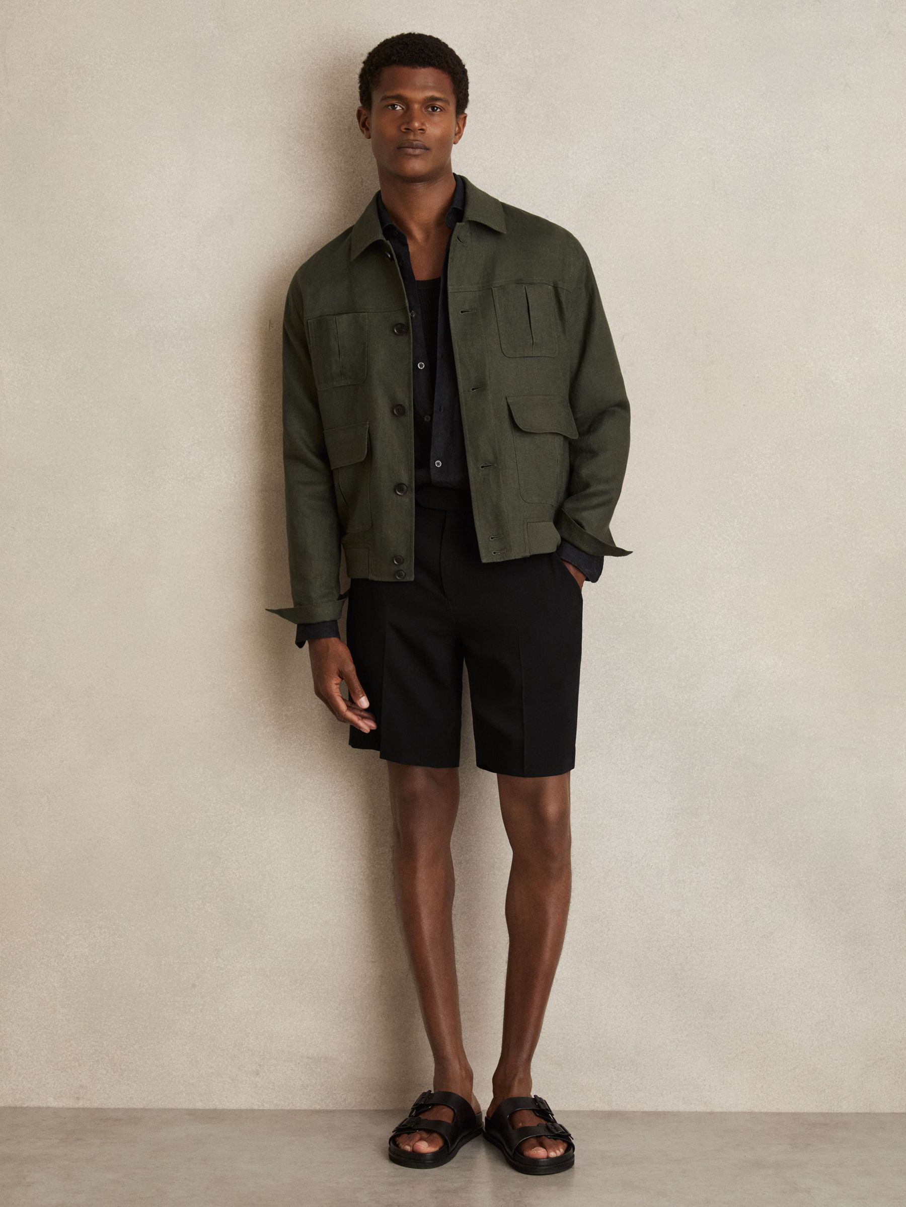 Side-Adjuster Tailored Shorts in Black (H22924) | £98