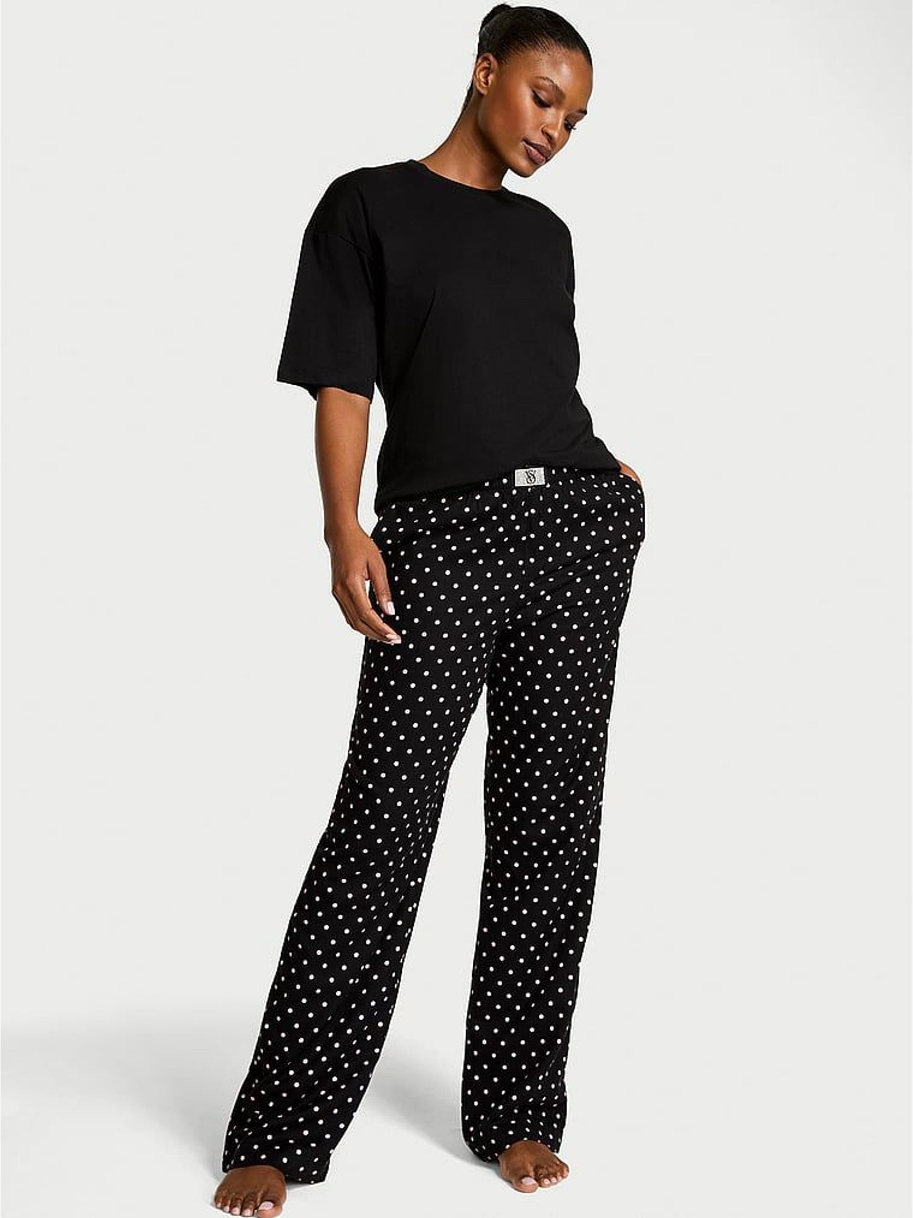 Black Asprin Dot Flannel Short Sleeve Long Pyjama Set (H29478) | £55