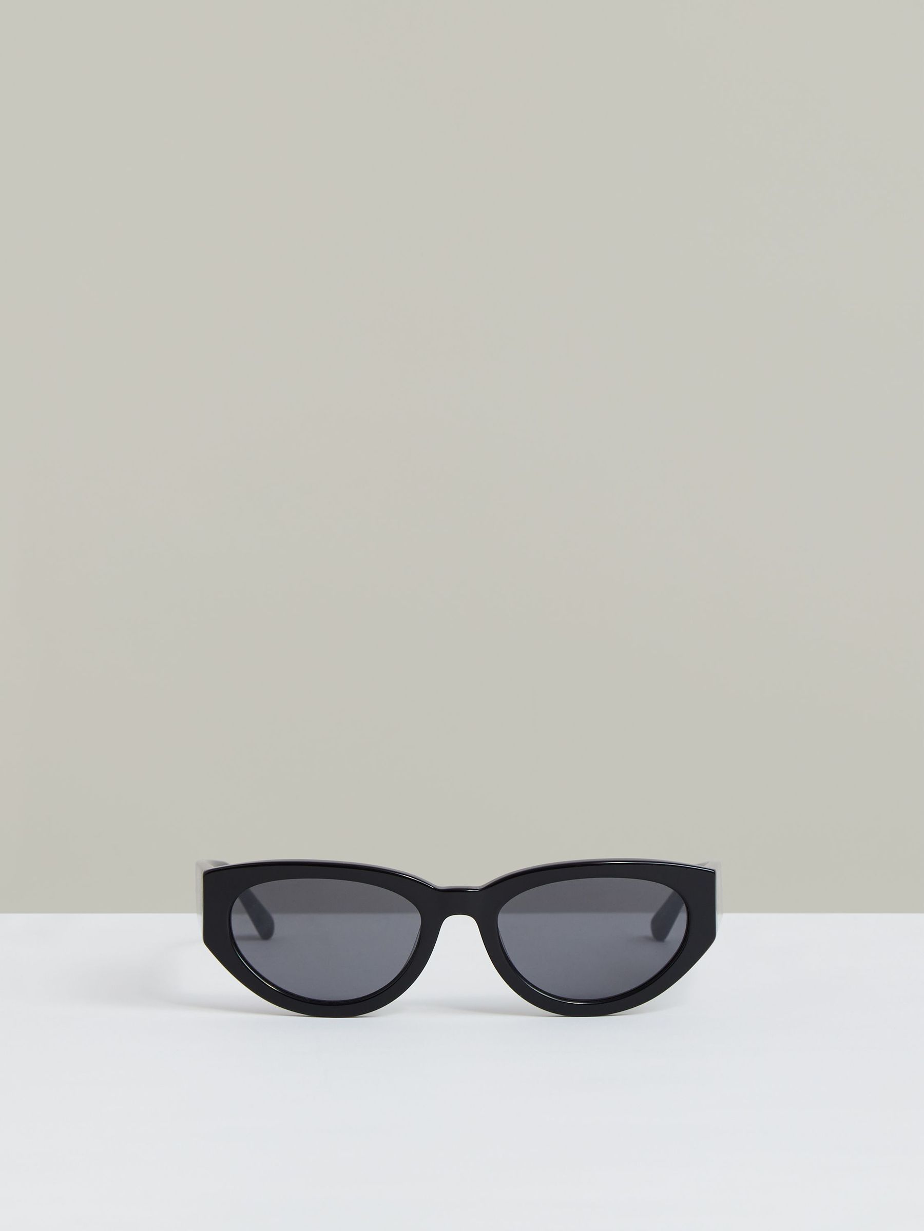 MESSYWEEKEND Oval Frame Sunglasses in Black (H46621) | £85