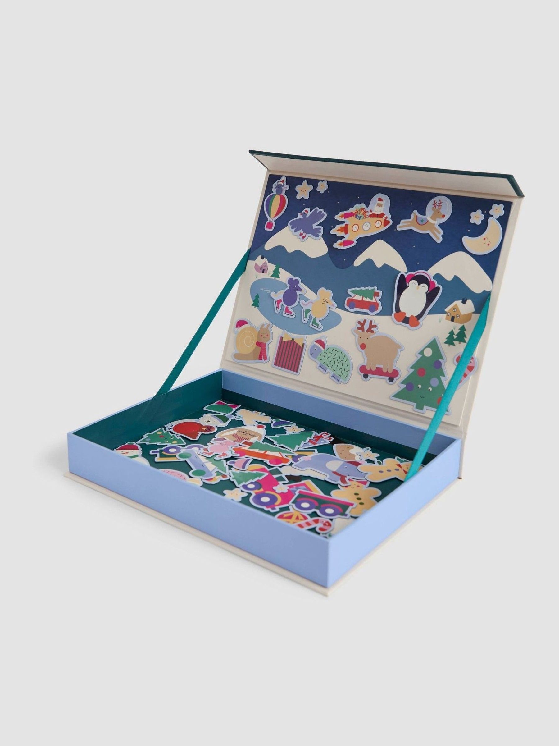 Magnetic Scene Game (H48943) | £18