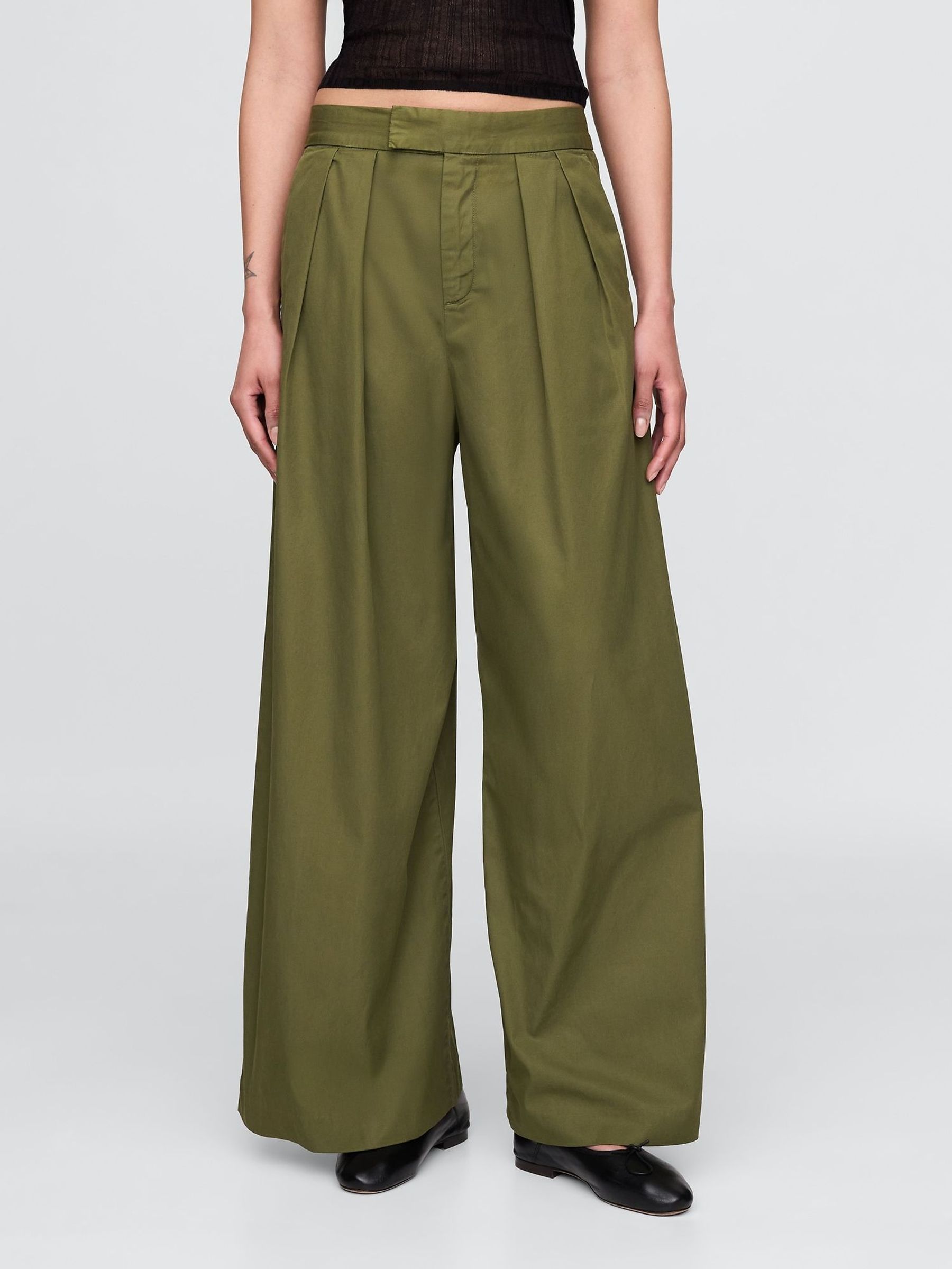 Olive Green Ultrasoft High Waisted Twill Pleated Wide-Leg Chinos (H55453) | £60