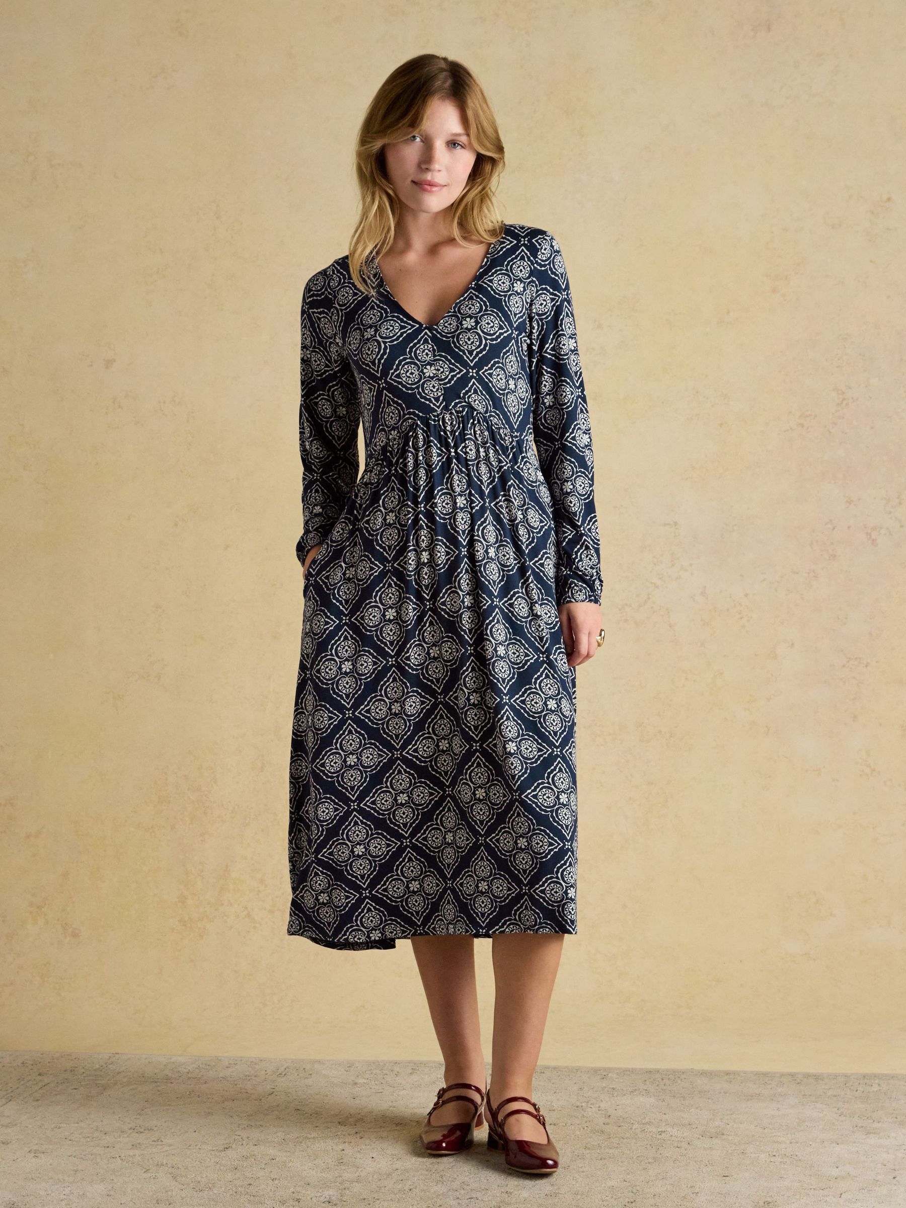 Nia Navy Geo V-neck Long Sleeve Midaxi Dress (H63462) | £45