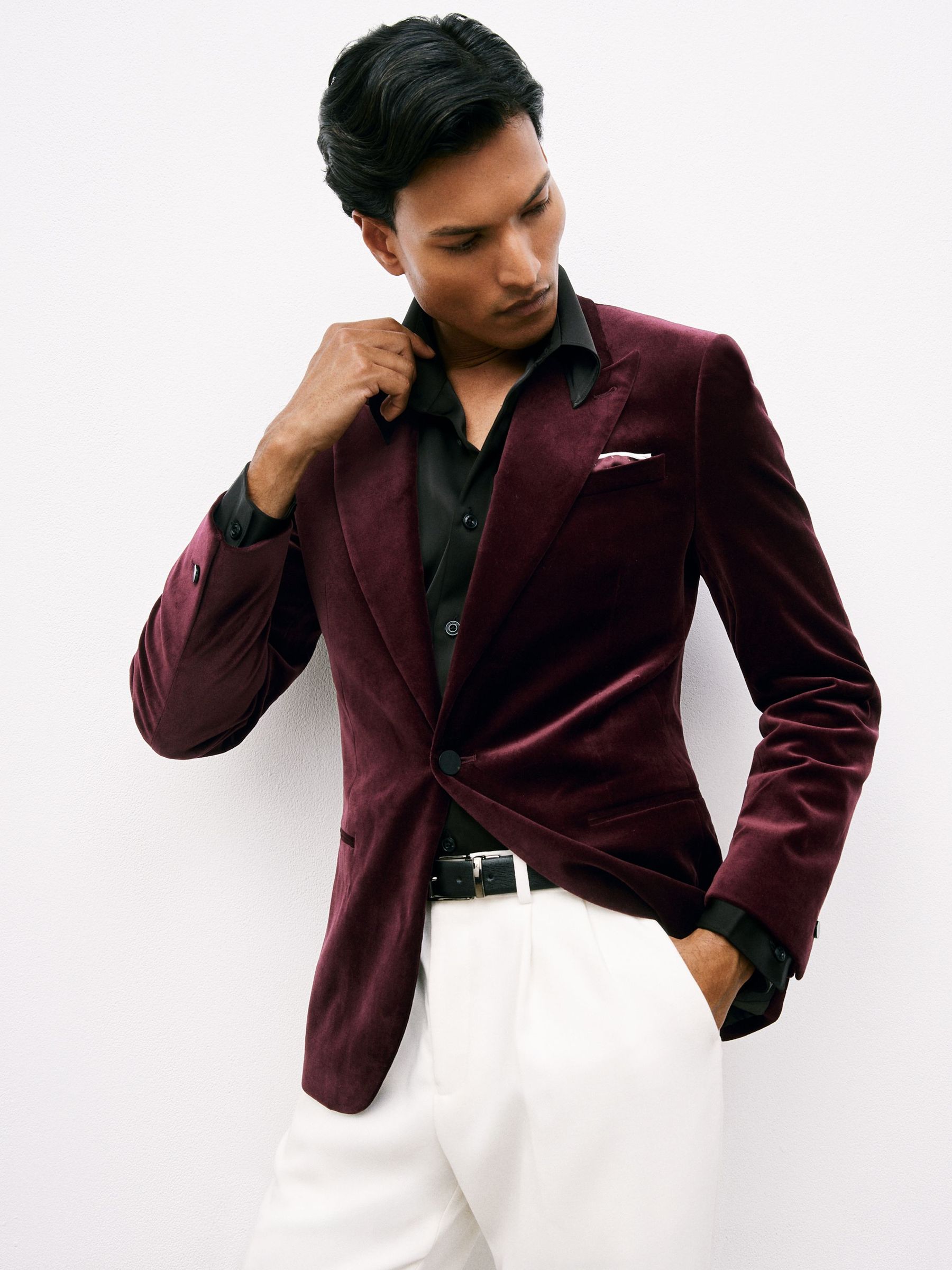 Single-Breasted Velvet Blazer Tailored-Fit in Bordeaux (H67862) | £298