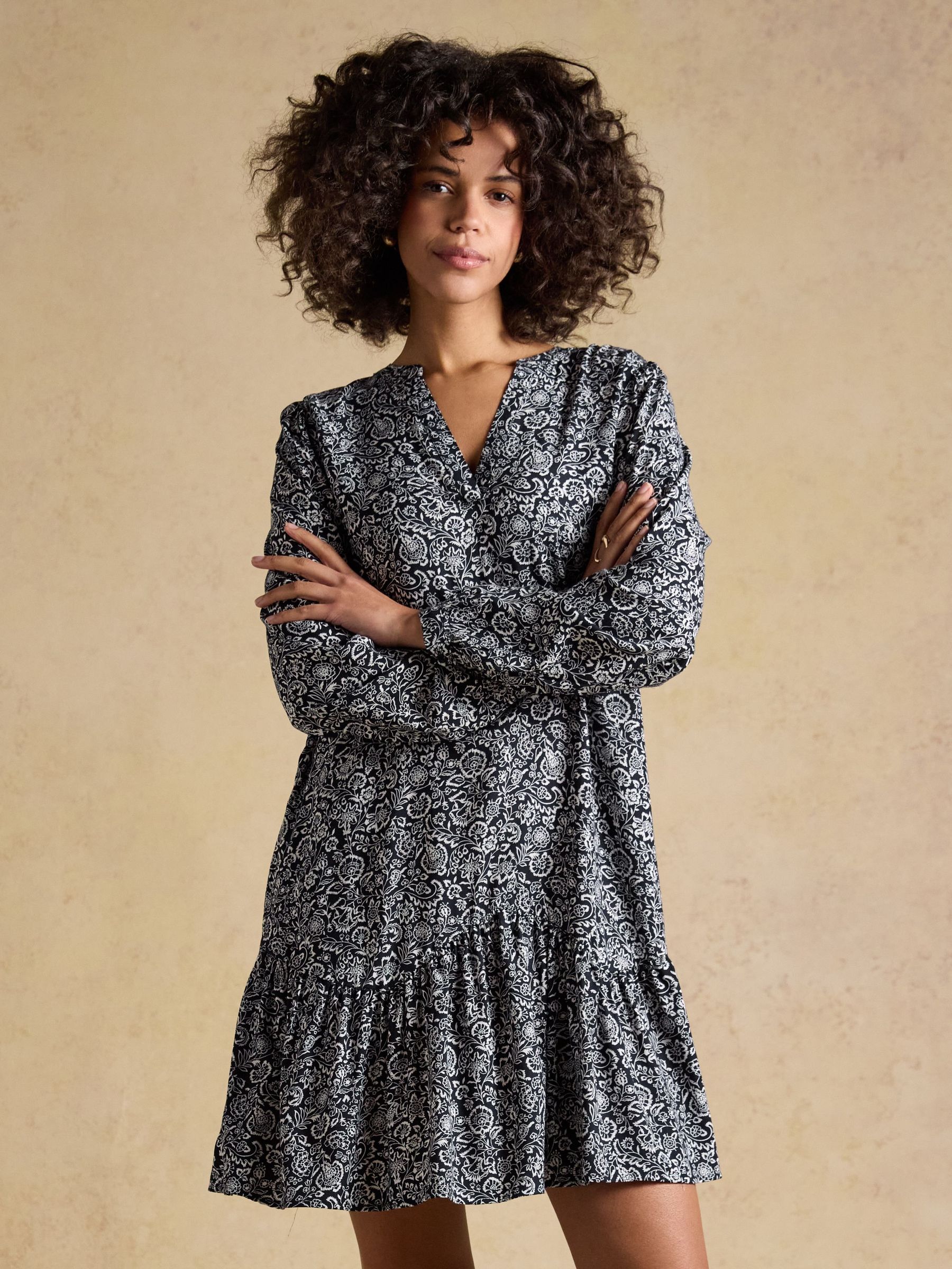 Scarlet Black Floral V-Neck Dress with Dropped Waist