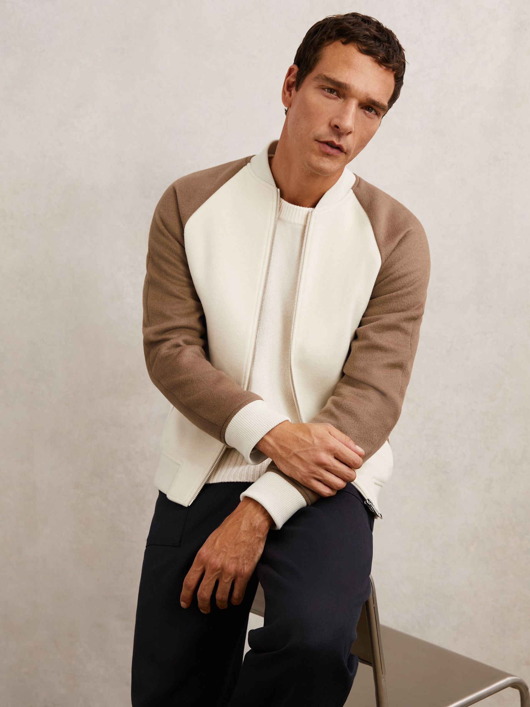 Jacket in Off White/Oatmeal (H83811) | £298