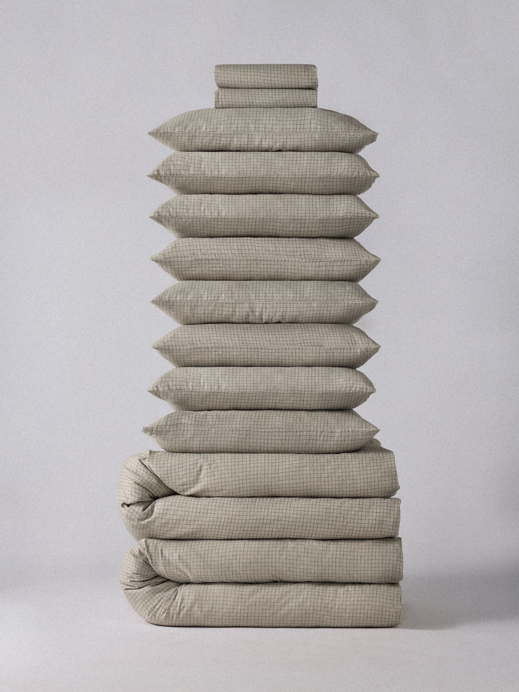 The Set 2 Pack Cosy Brushed Cotton Bedsets With Fitted Sheets And Extra Pillowcases