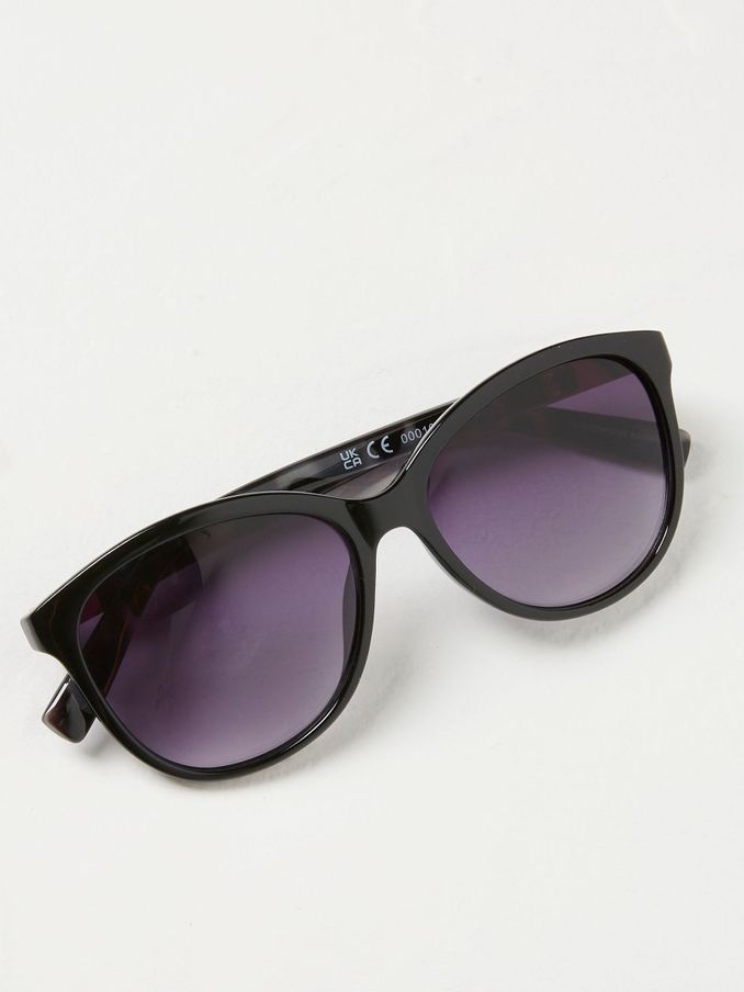 Claire Black Sunglasses (N28953) | £25