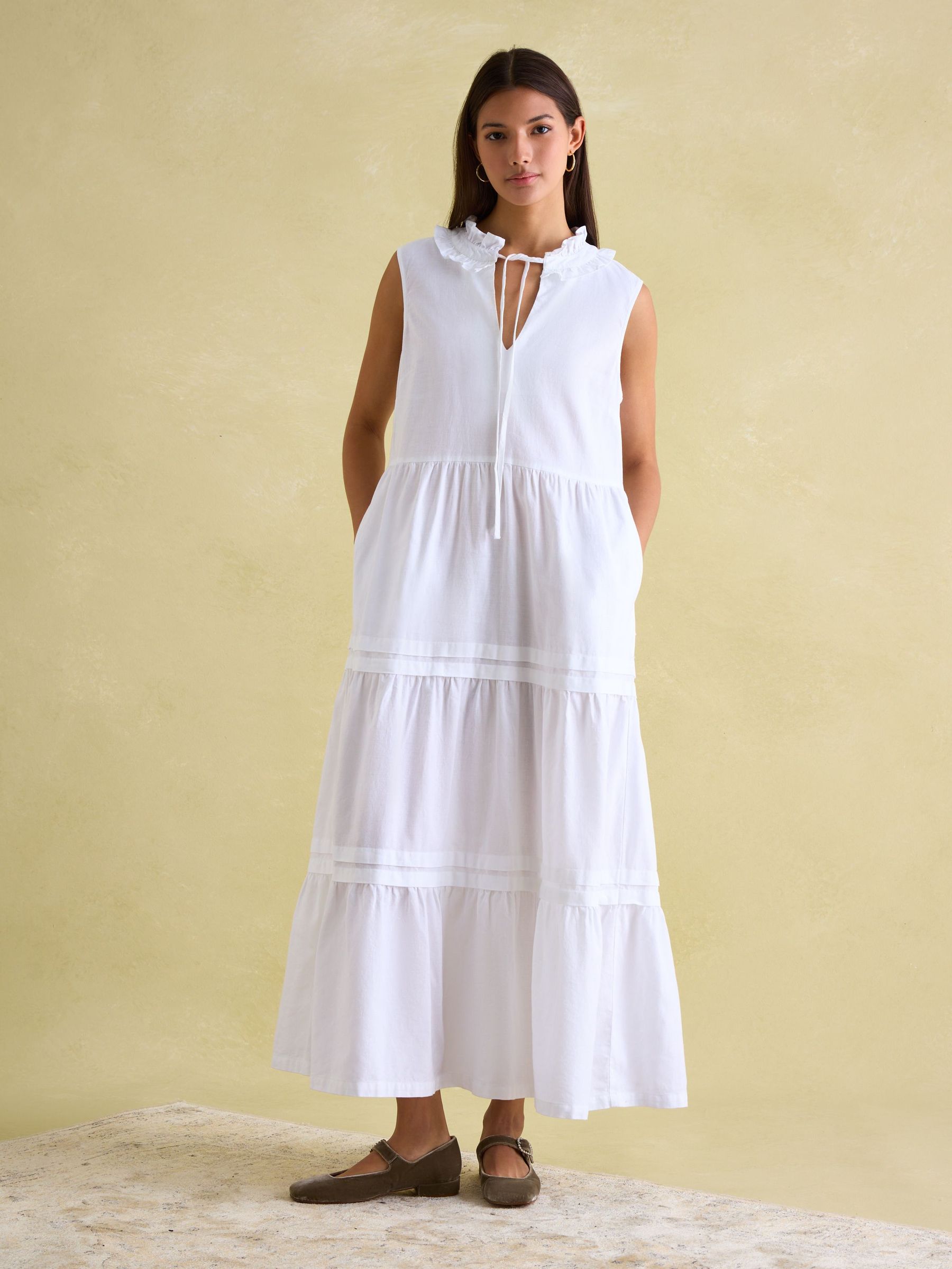 Ophelia White Sleeveless Tiered Dress (N76051) | £34