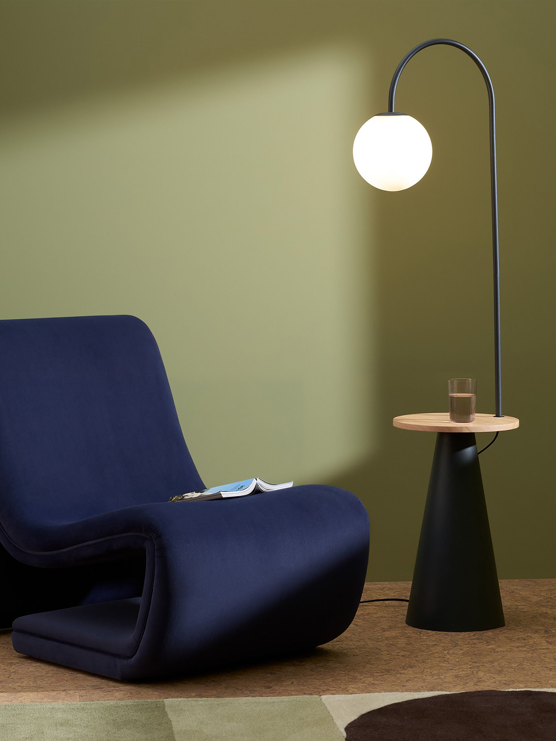 Vars Floor Light in Black (N94729) | £299
