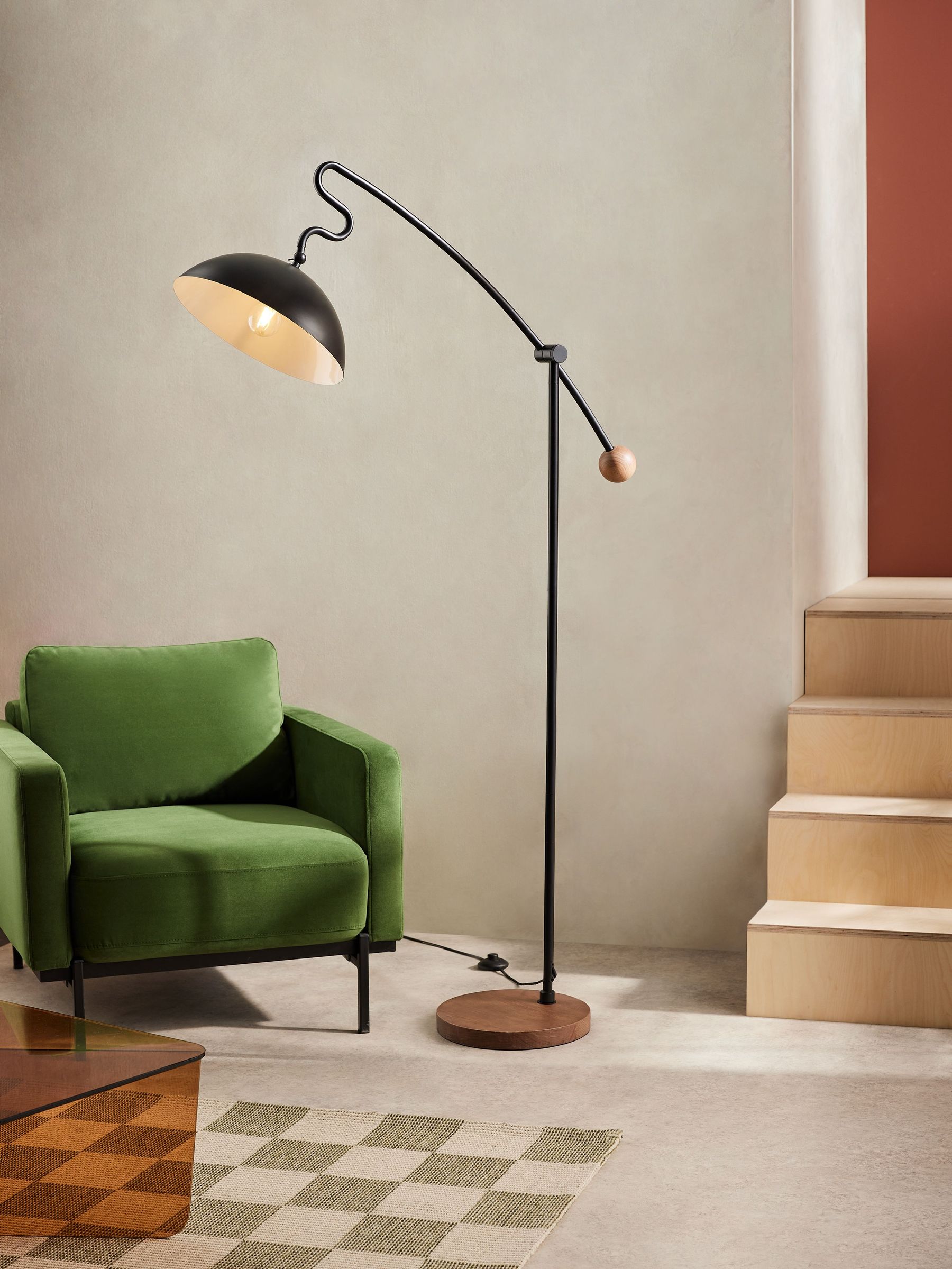 Avery Floor Lamp in Black (N94765) | £189