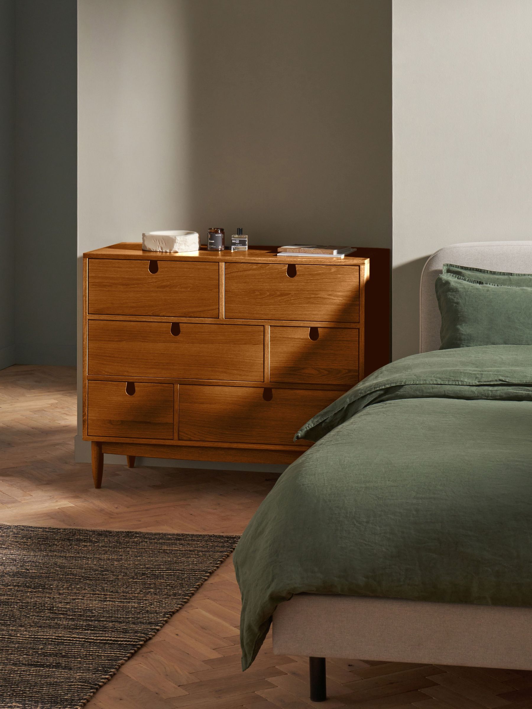 Penn 6 Drawer Chest of Drawers in Dark Stain Oak (Q88530) | £799