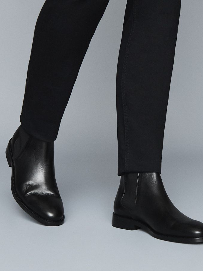 Chelsea Boots in Black (U09720) | £218