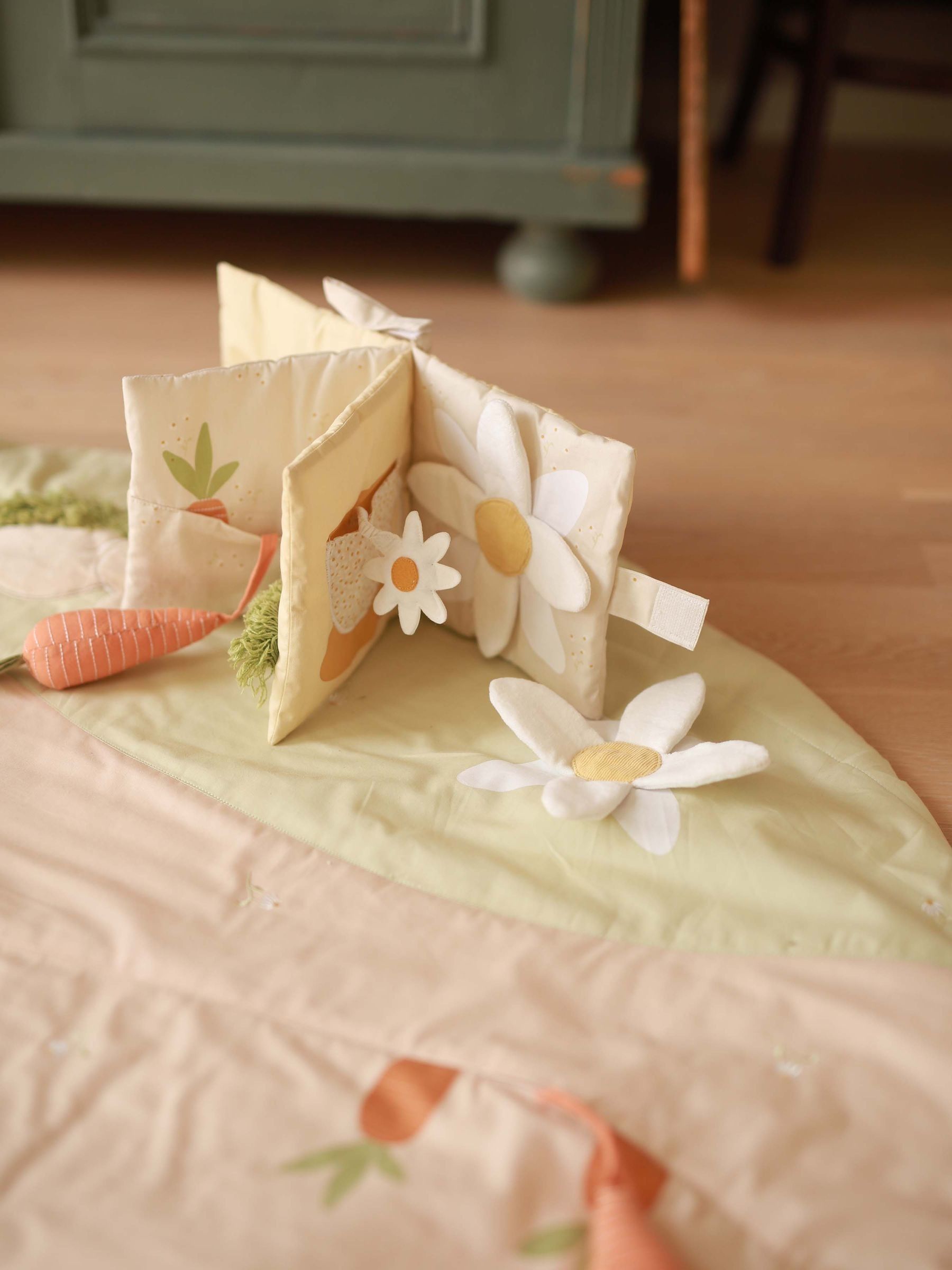 Butter Fabric Book (W41140) | £34