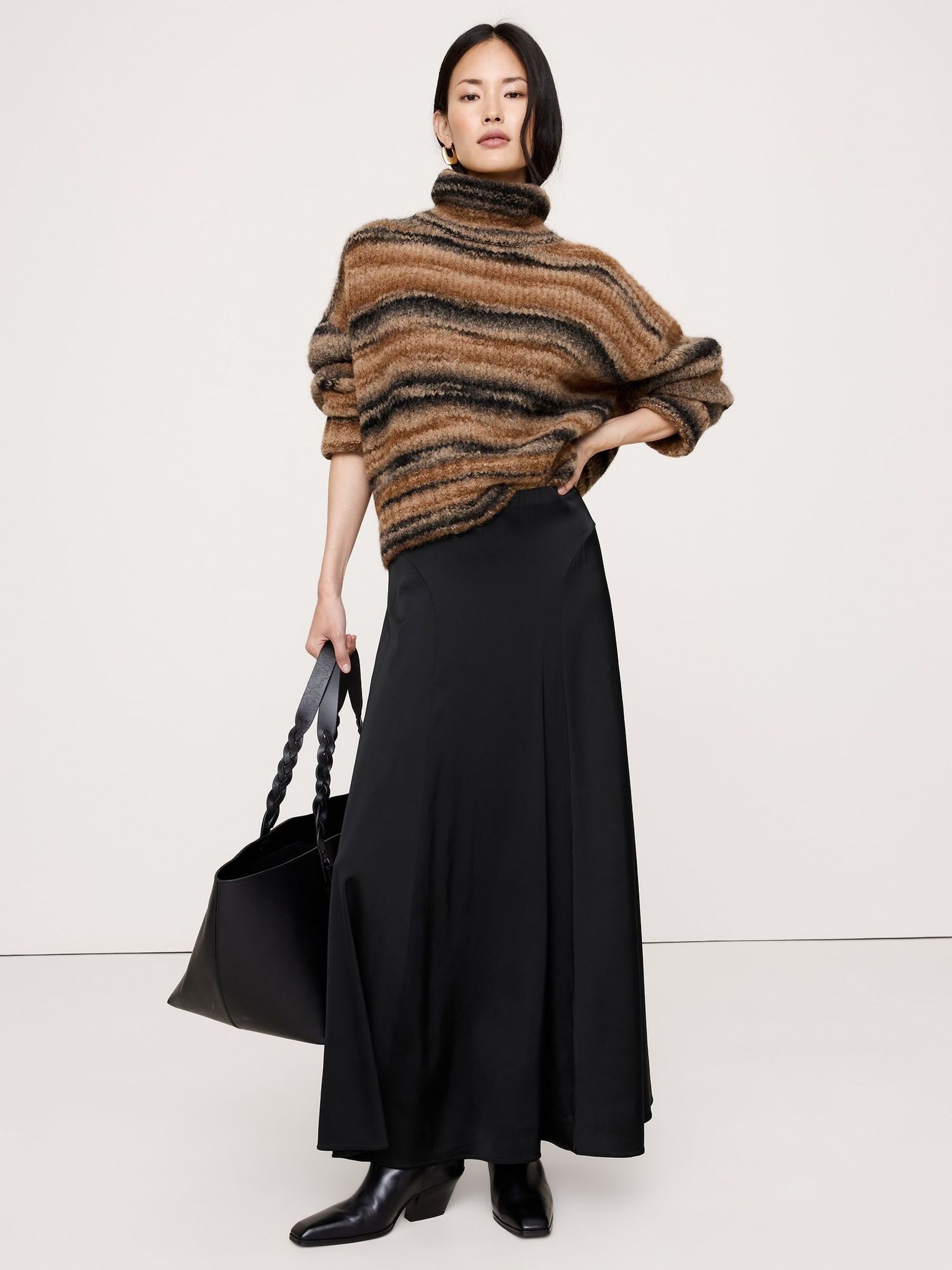 Banana Republic Black Stretch Satin Maxi Skirt (W62334) | £95