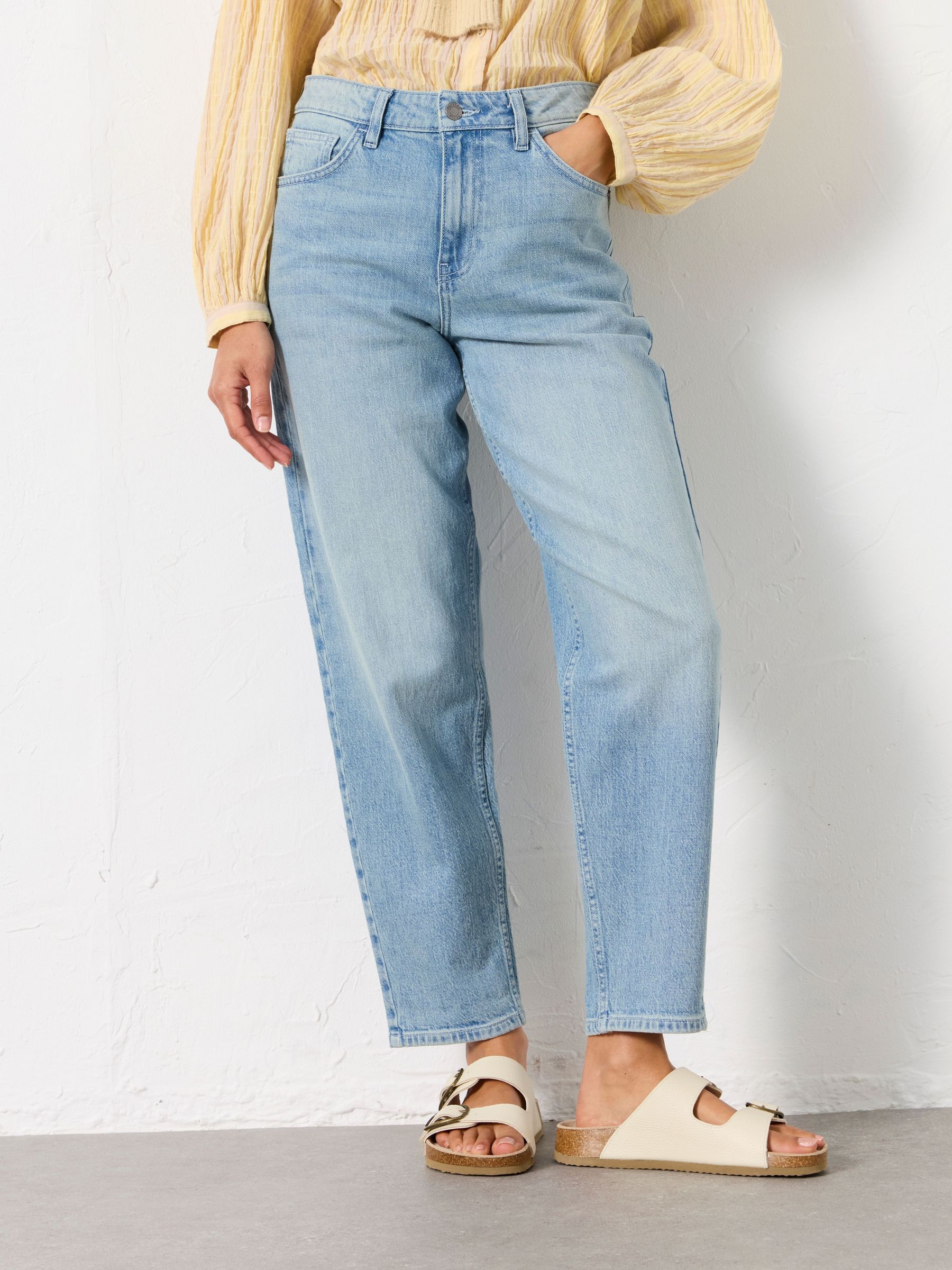 Marlow Bleach Denim Taper Leg Jean (W70081) | £59