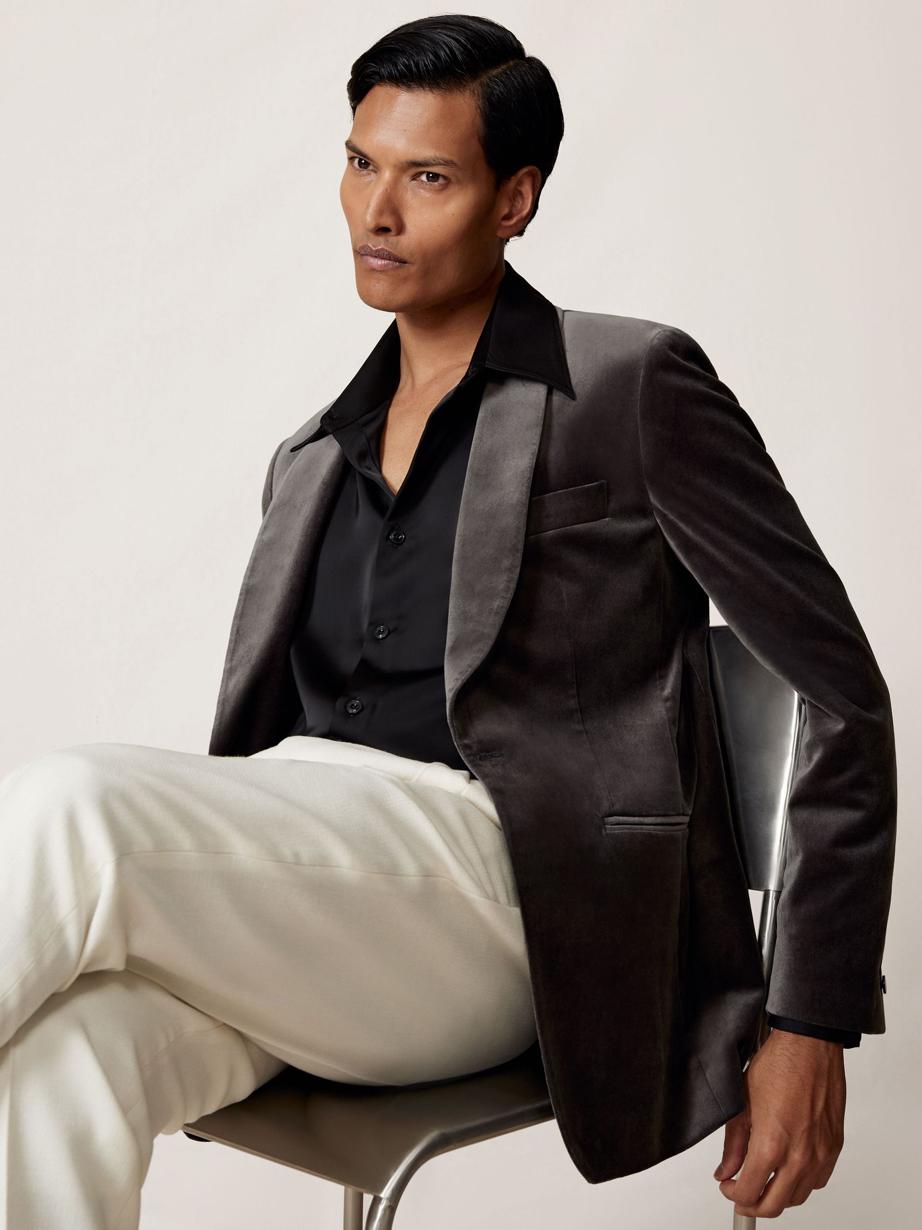 Single-Breasted Velvet Blazer Tailored-Fit in Grey (W72925) | £328