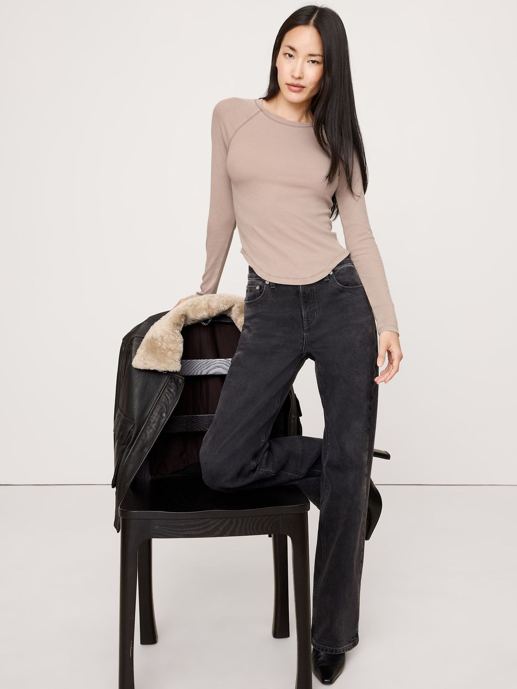 Banana Republic Brown Ribbed Curved-Hem Long Sleeve T-Shirt (W77963) | £35
