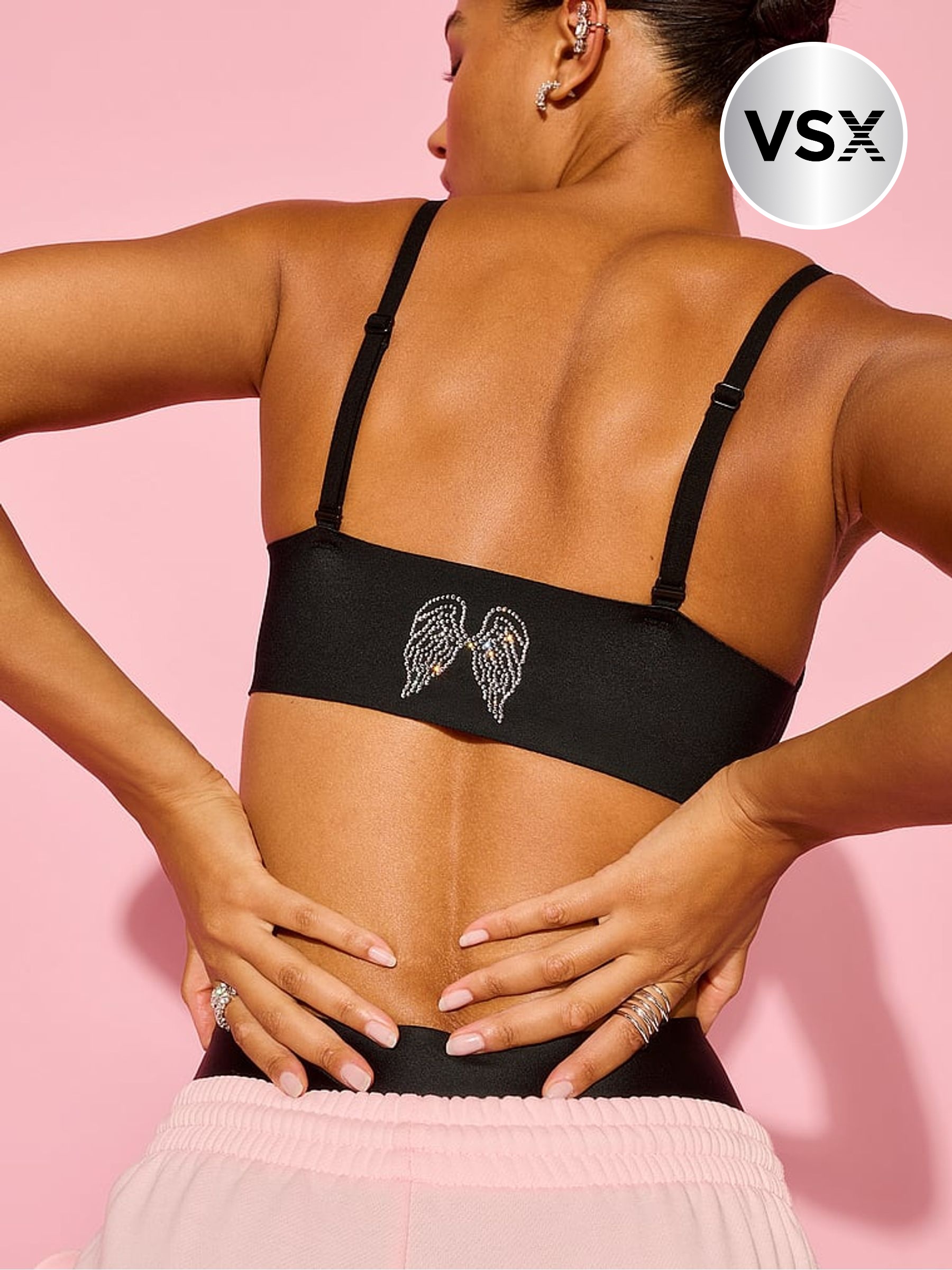 Black Fashion Show - Featherweight™ Light Glossytech Sports Bra