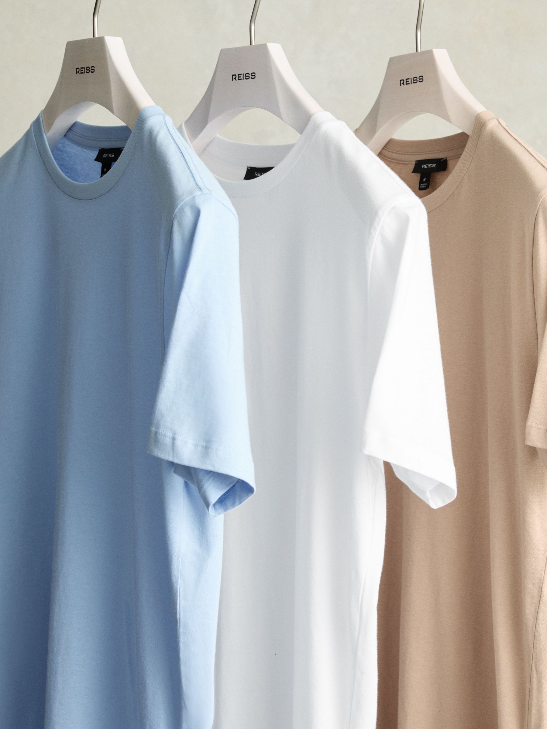 3 Pack Of Crew Neck T-Shirts in Neutral (162570) | €95