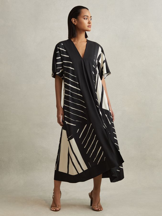 Printed Fit and Flare Midi Dress in Black/White (515612) | €239