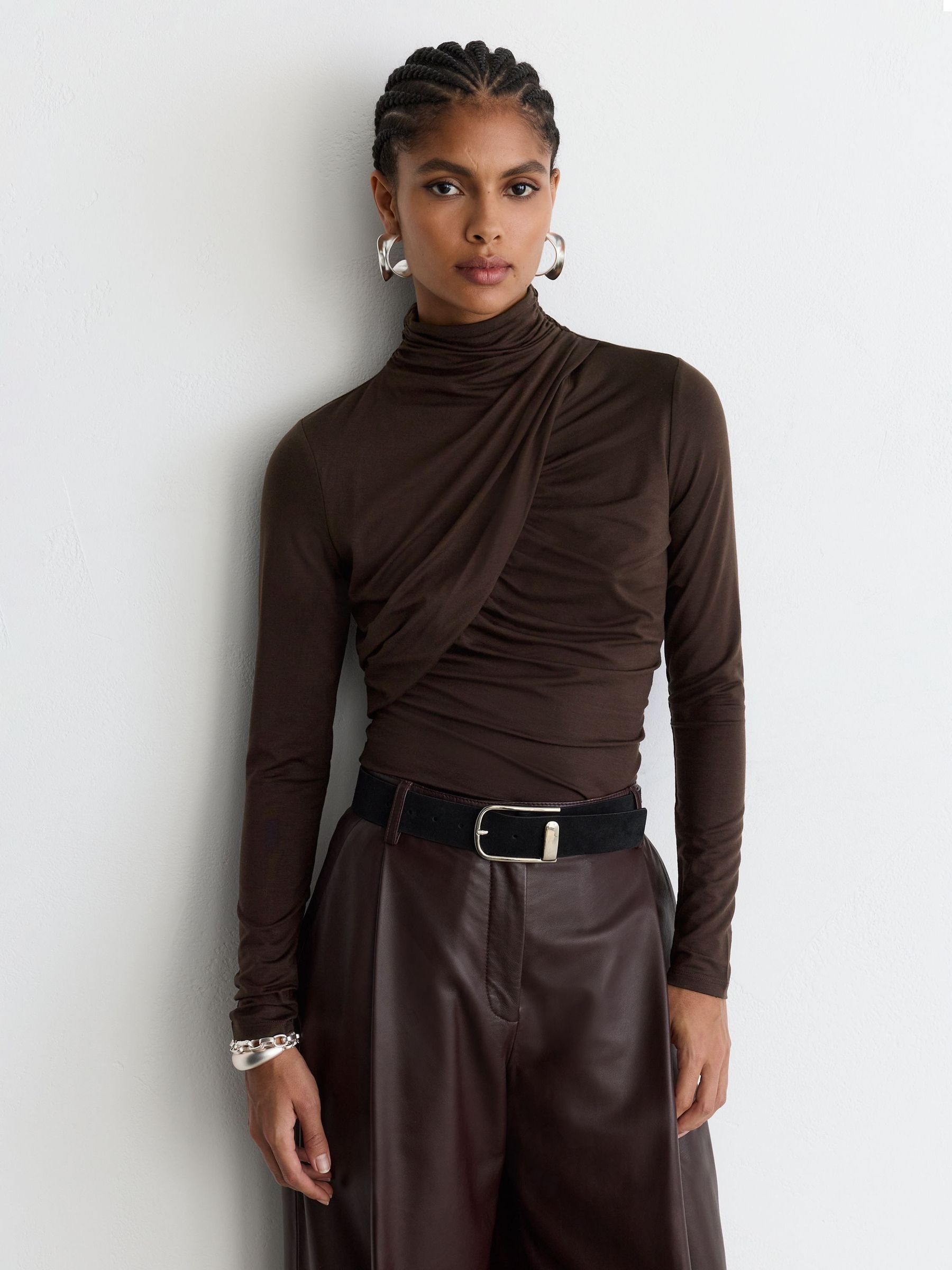 Čokoládově hnědá - Ruched High-neck Long-sleeve Top