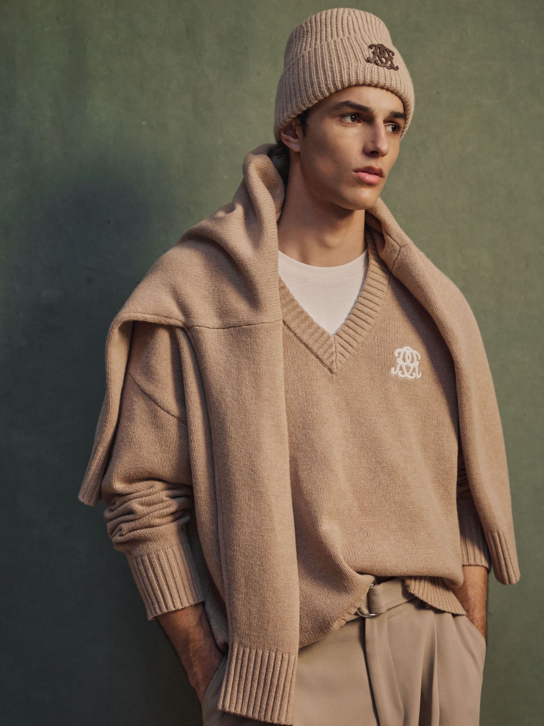 رمادي بني - Regular Monogram Wool Relaxed V-neck Jumper