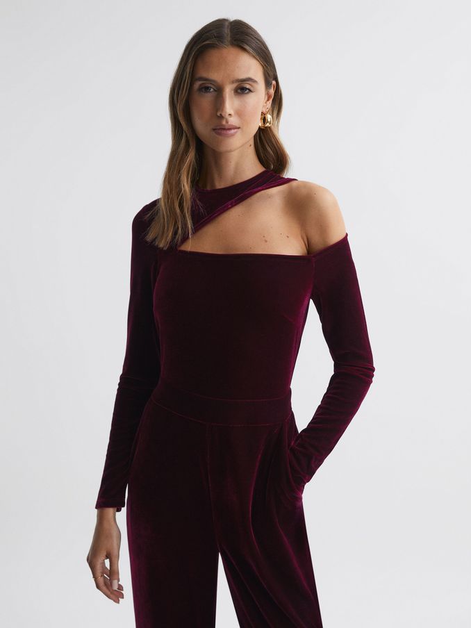 Petite Velvet Off-The-Shoulder Jumpsuit in Berry (884189) | €72