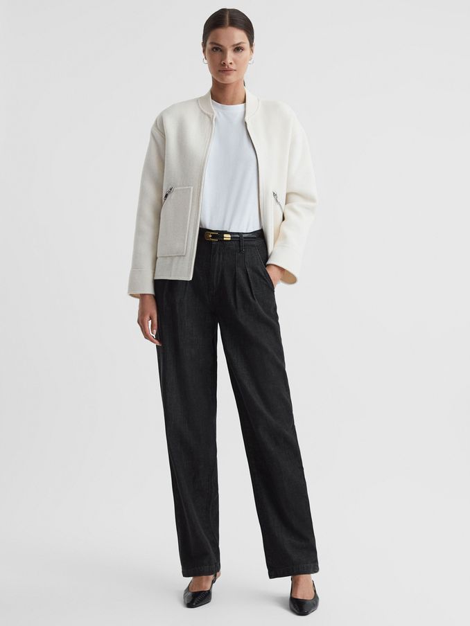 Paige High Rise Tapered Jeans in Washed Black (914791) | €158
