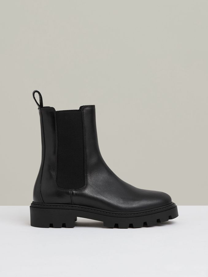 Leather Cleated Sole Chelsea Boots in Black (AA1969) | €285