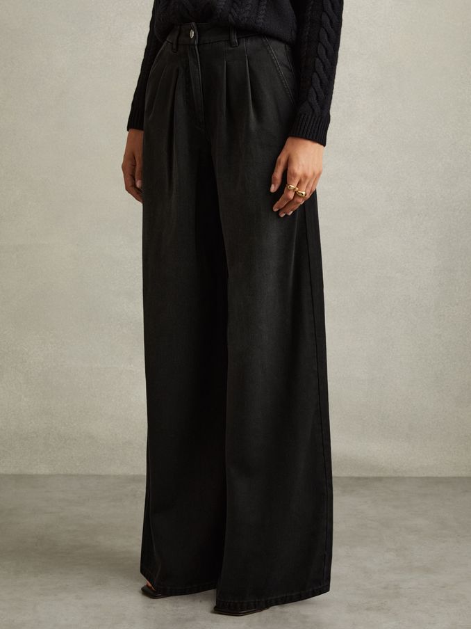 Petite Double Pleat Wide Leg Jeans in Black (AA1970) | €110