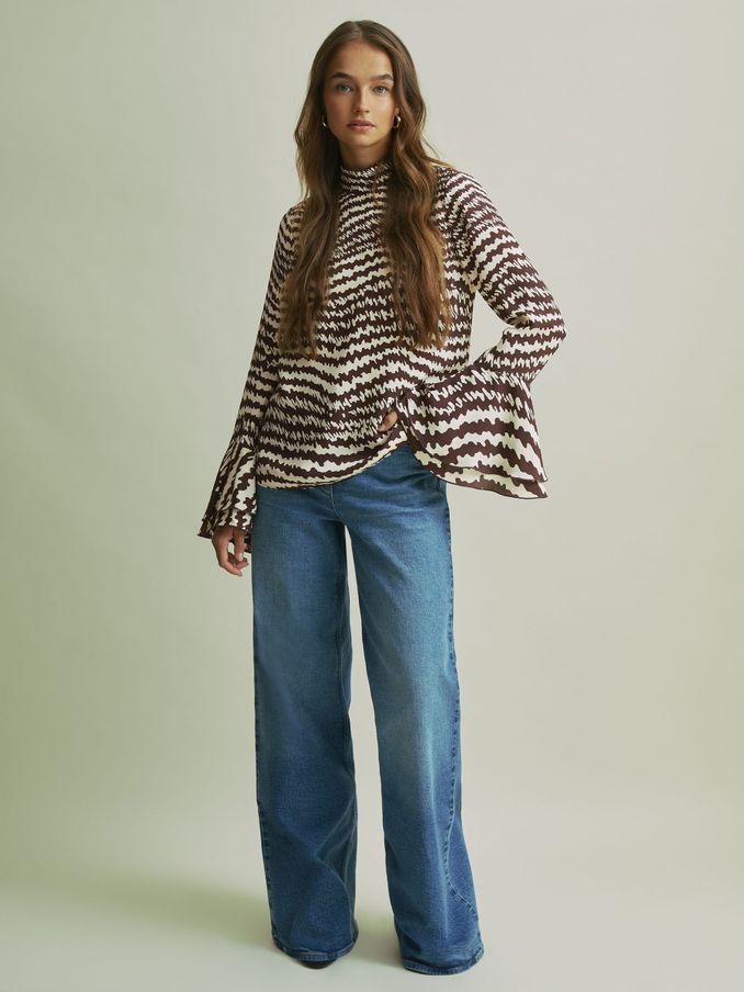 Florere Tiered Sleeve Chocolate Blouse in Chocolate (AB2332) | €92