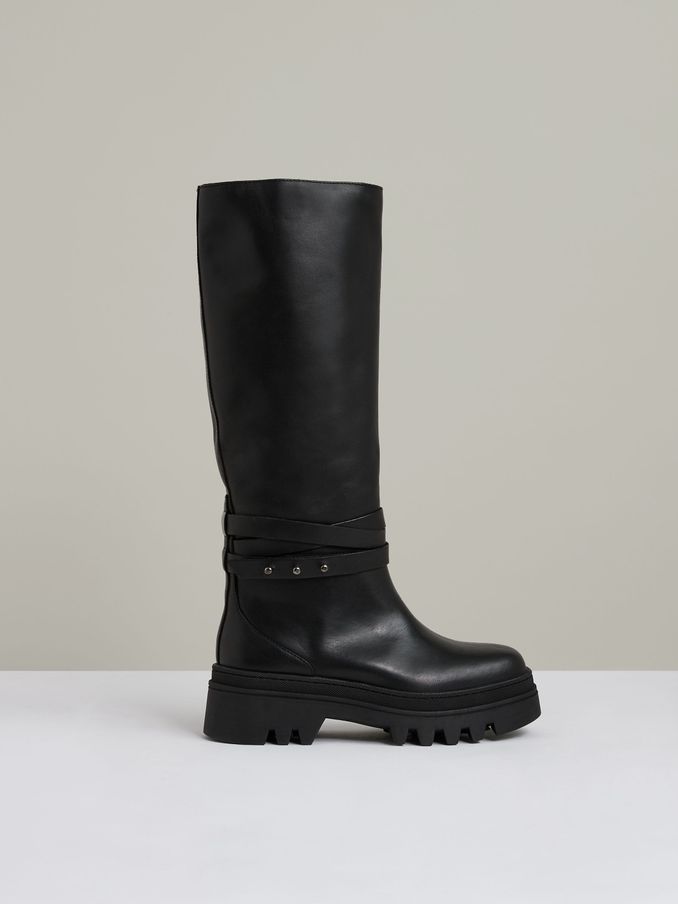 Flache kniehohe Stiefel aus dickem Leder in Schwarz (AB5968) | 271 €