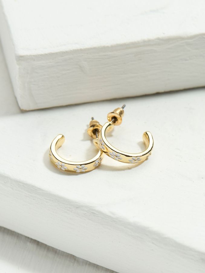 White Enamel Daisy Stud Earrings (AD6890) | €13.50