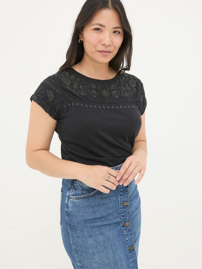 Ivy Black Embroidered T-Shirt (AJ0230) | €23