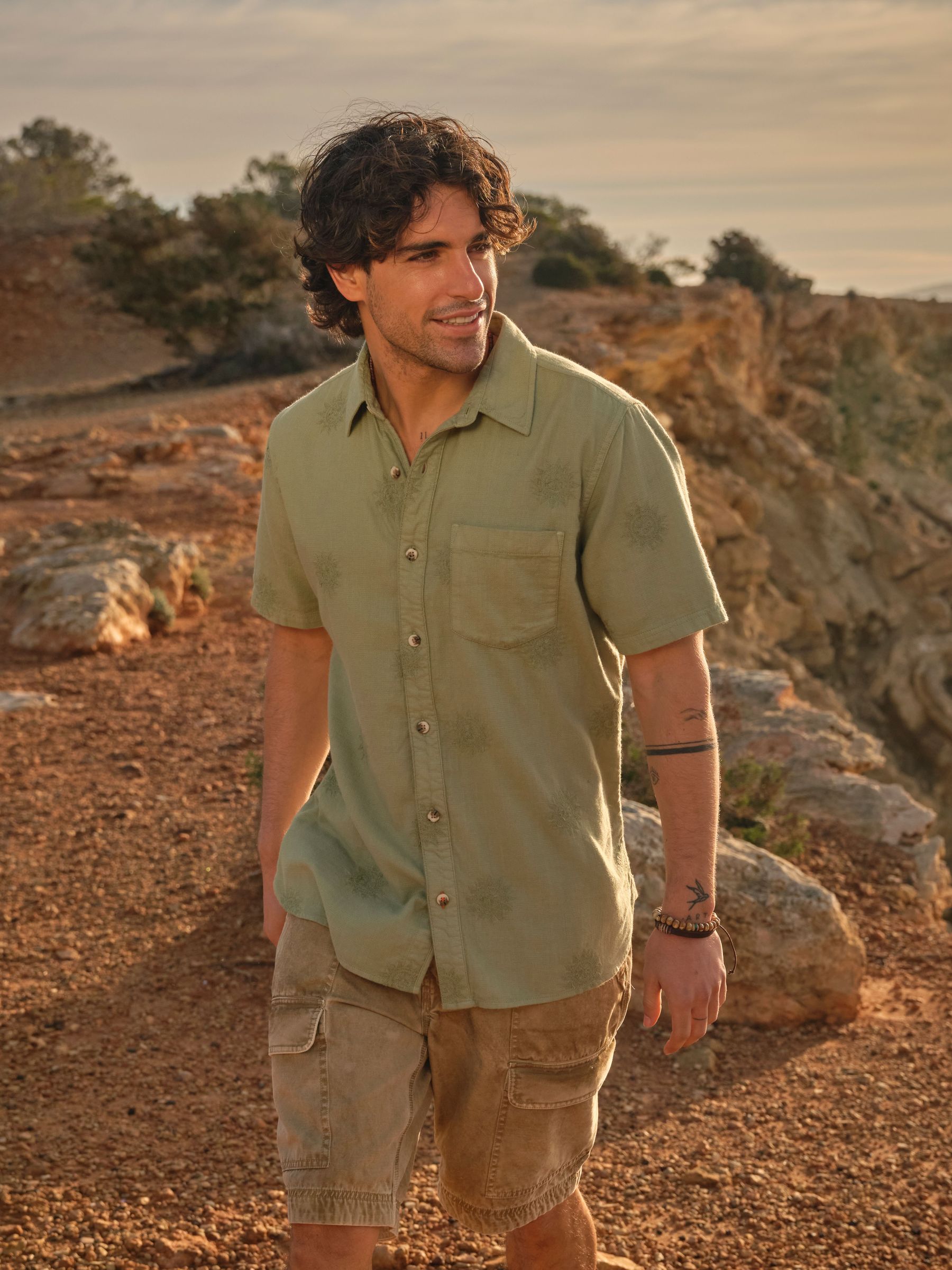 Green Short Sleeve Sun Embroidered Shirt (AJ5135) | €60.50